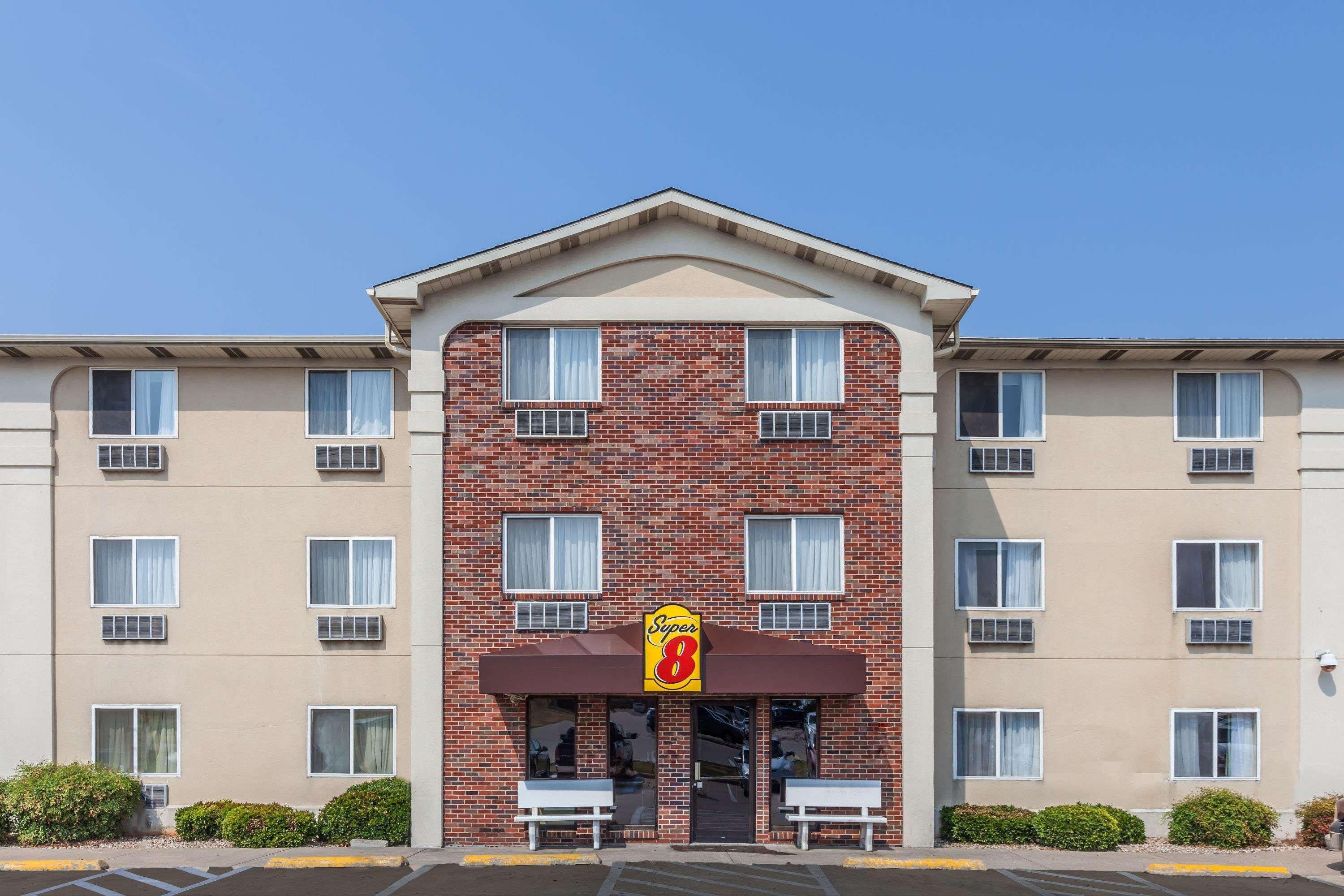 Vista Exterior Super 8 by Wyndham Irving DFW Airport/South