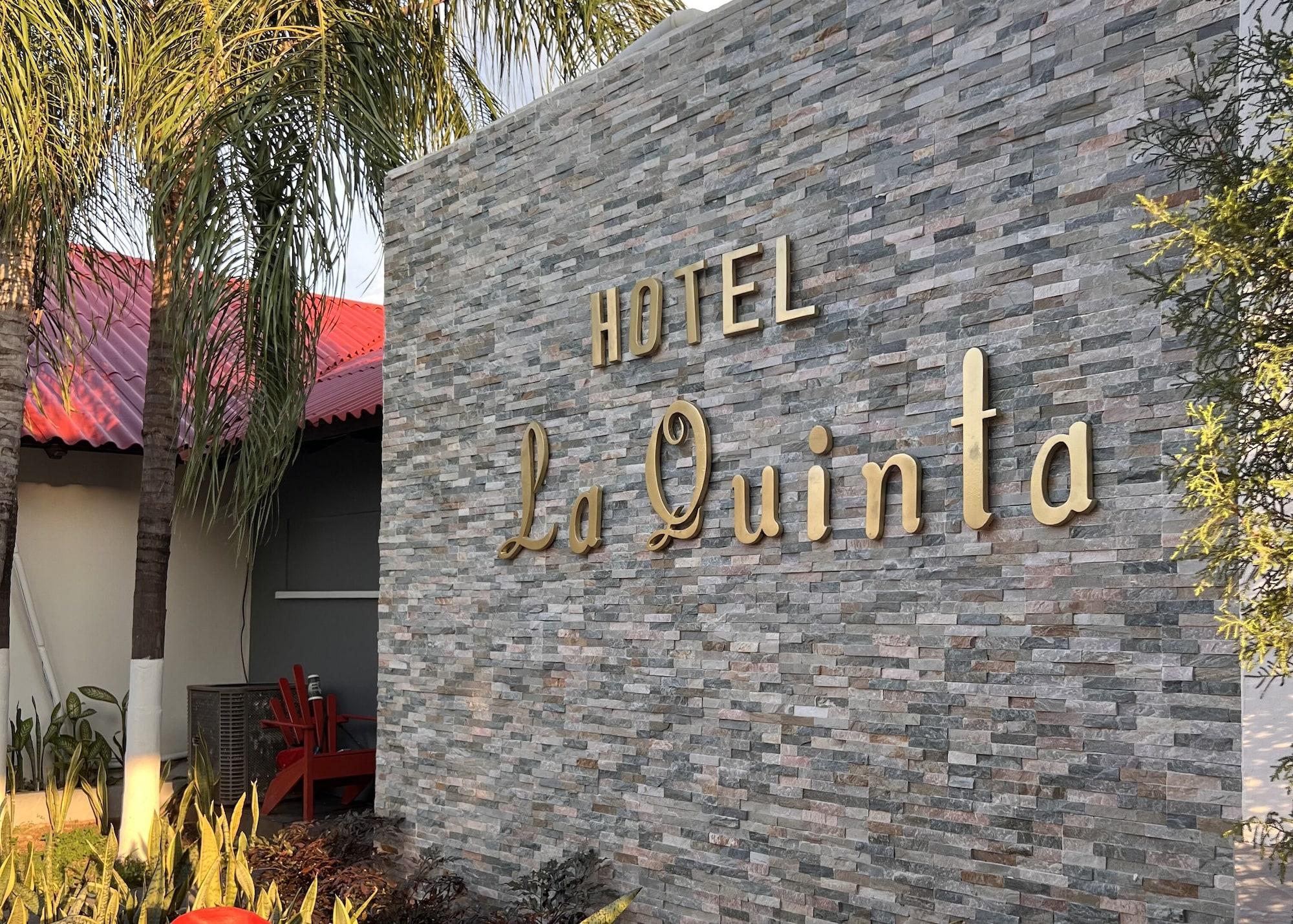 Vista Exterior La Quinta Hotel