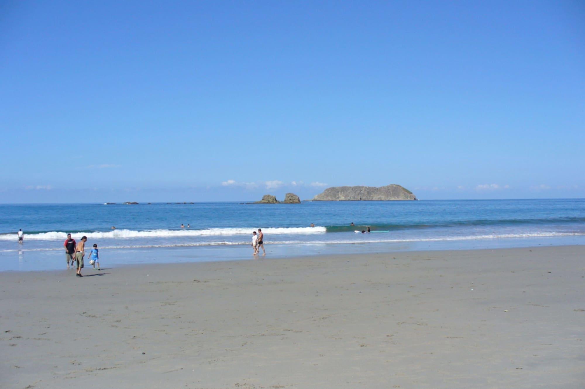 Playa Oceanfront Hotel Verde Mar direct access to the beach
