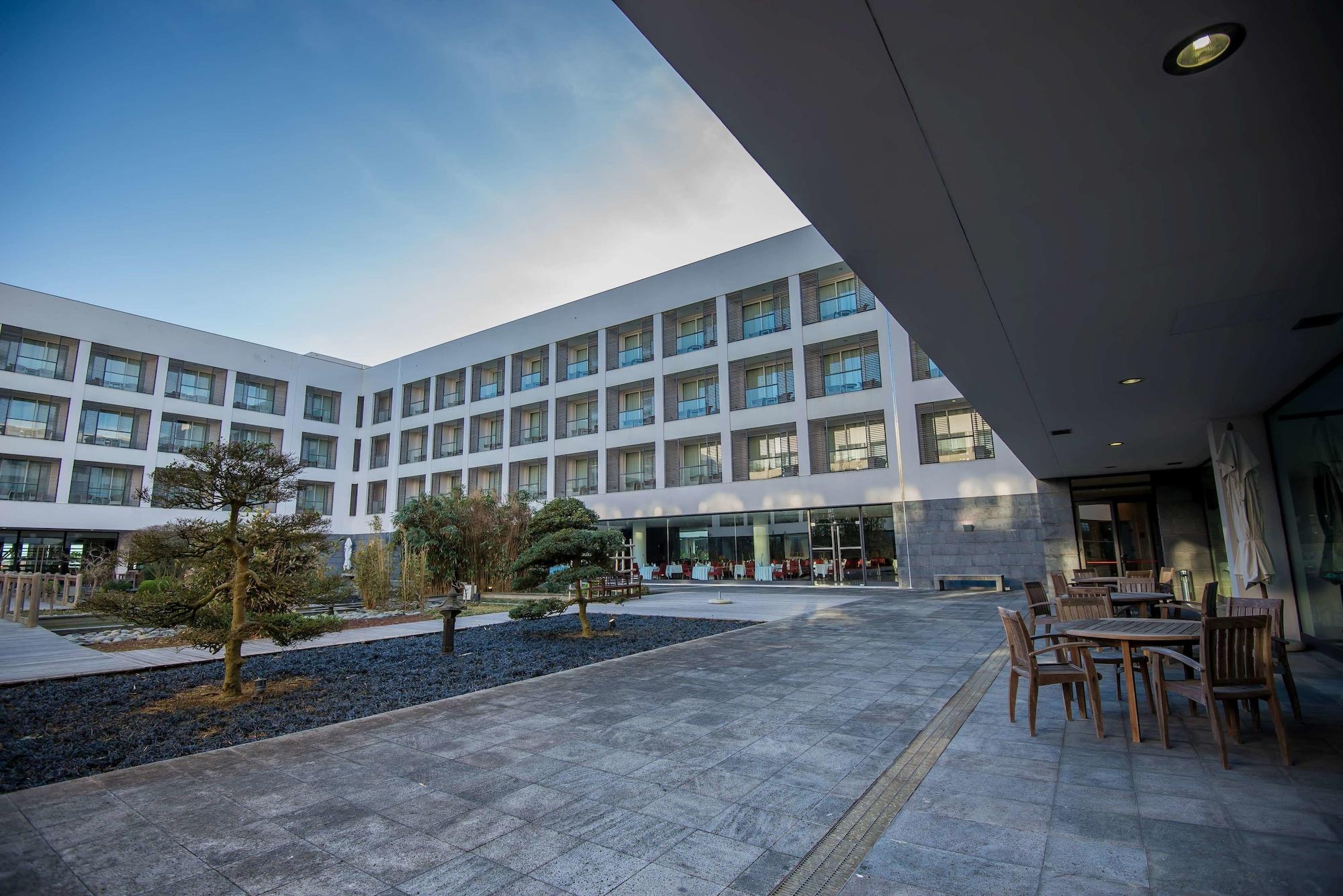 Vista Exterior Azoris Royal Garden