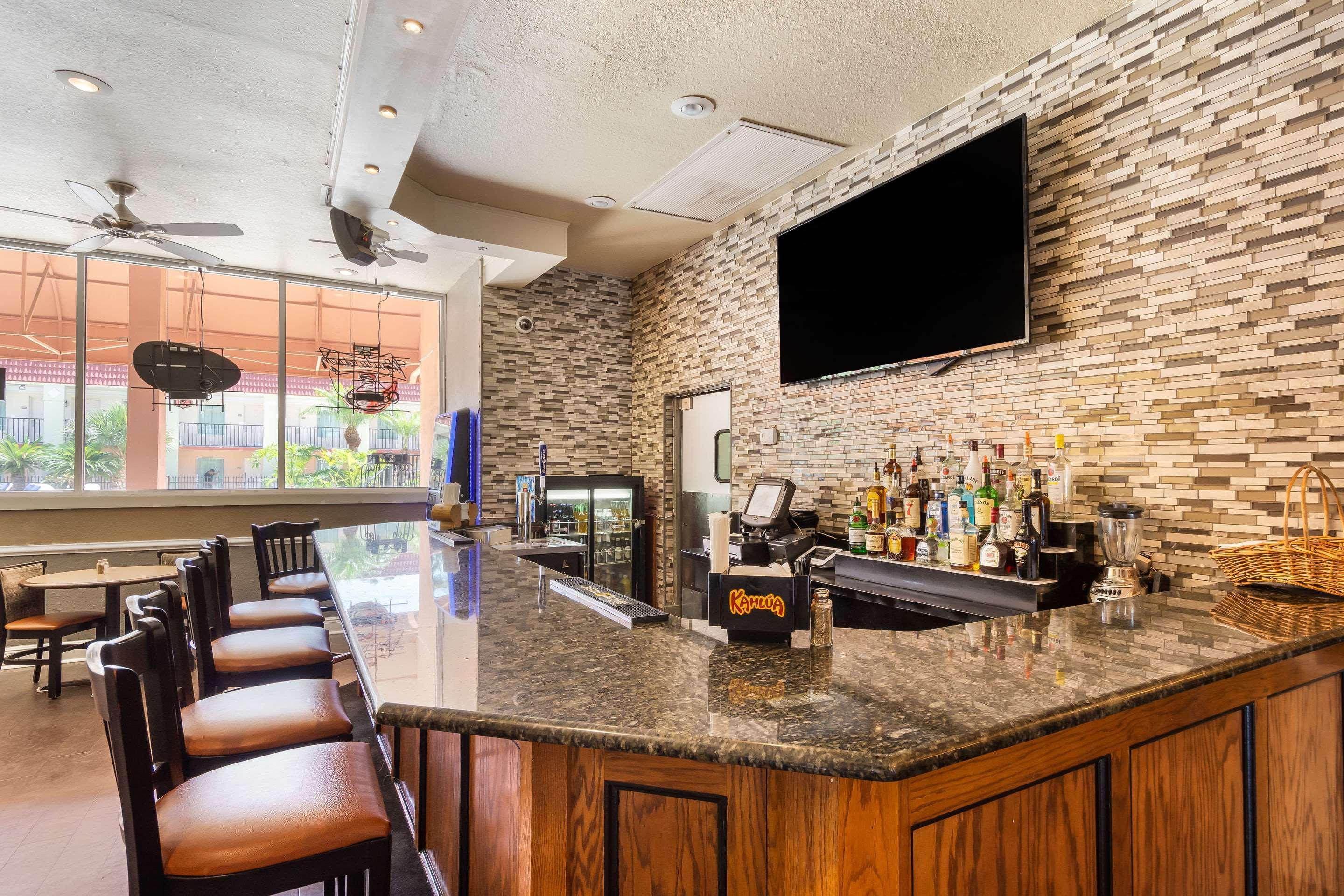 Restaurant Clarion Inn & Suites Central Clearwater Beach