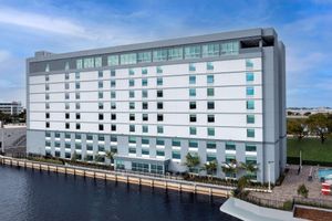 Alojamiento - TRU by Hilton Miami Airport South Blue Lagoon, FL