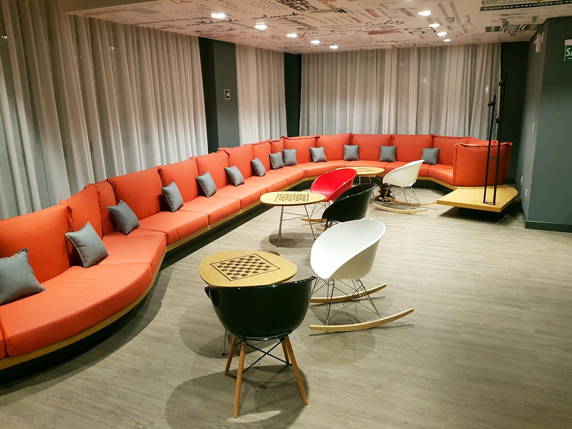 Vista Lobby Ibis Carlos Barbosa