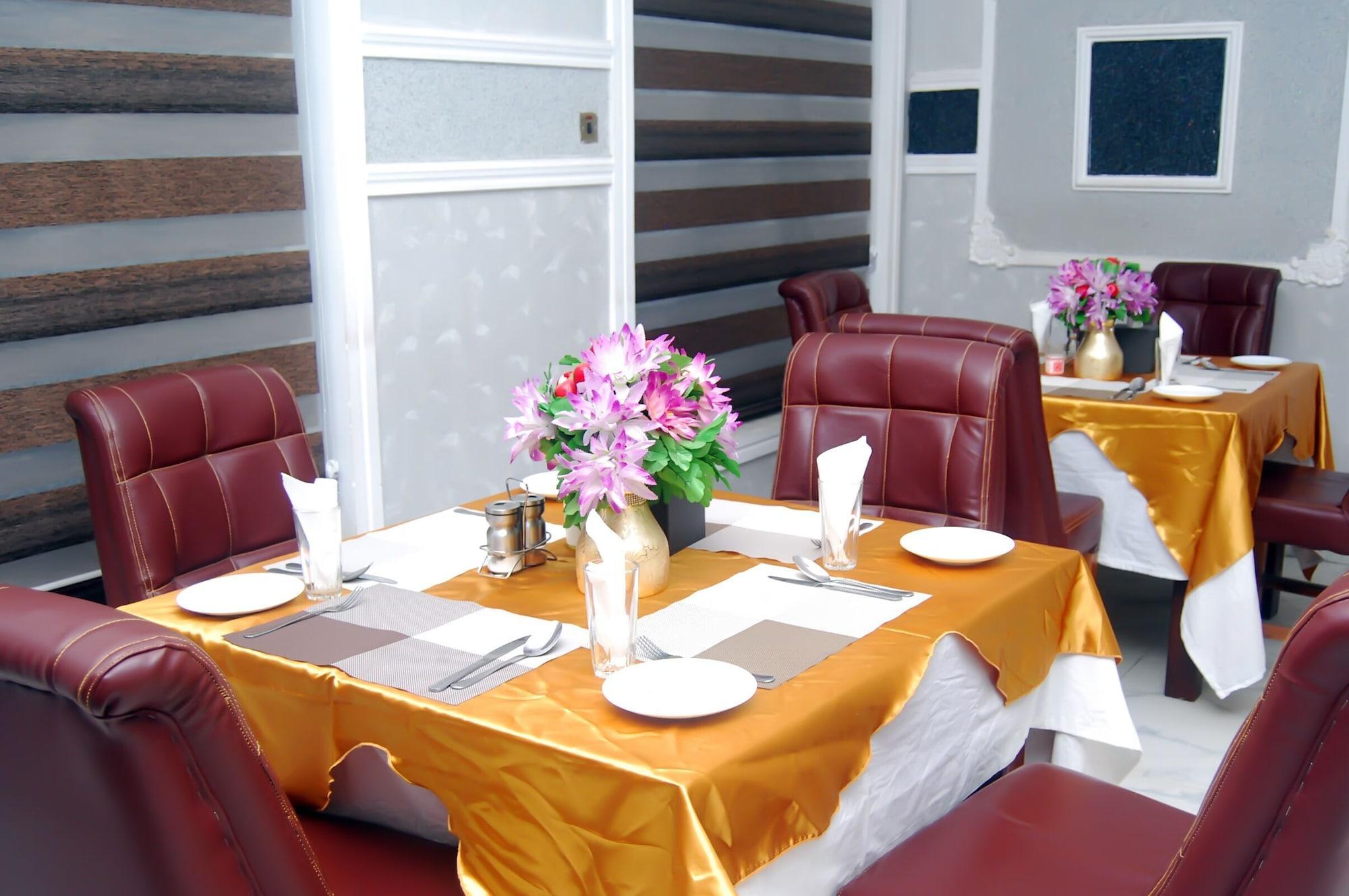 Restaurant Glo-ran Hotel and Event Place