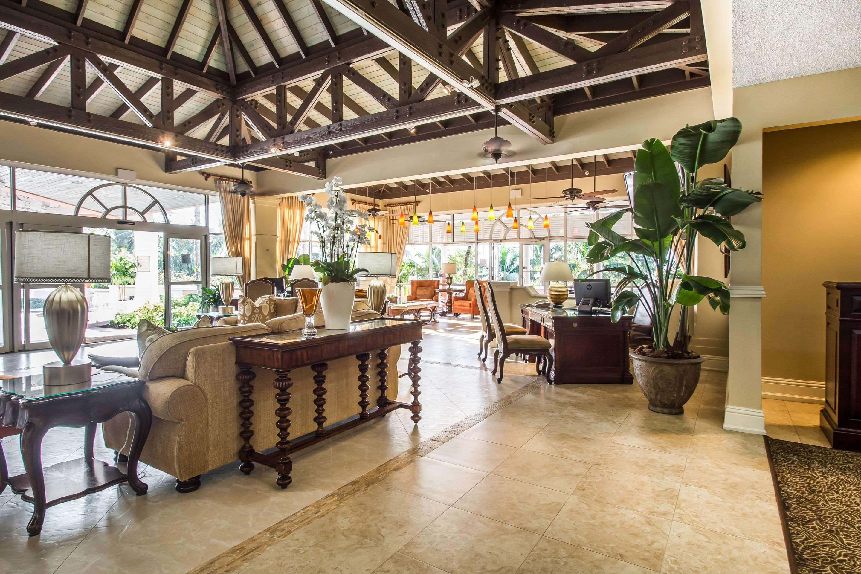 Vista Lobby Comfort Suites Paradise Island
