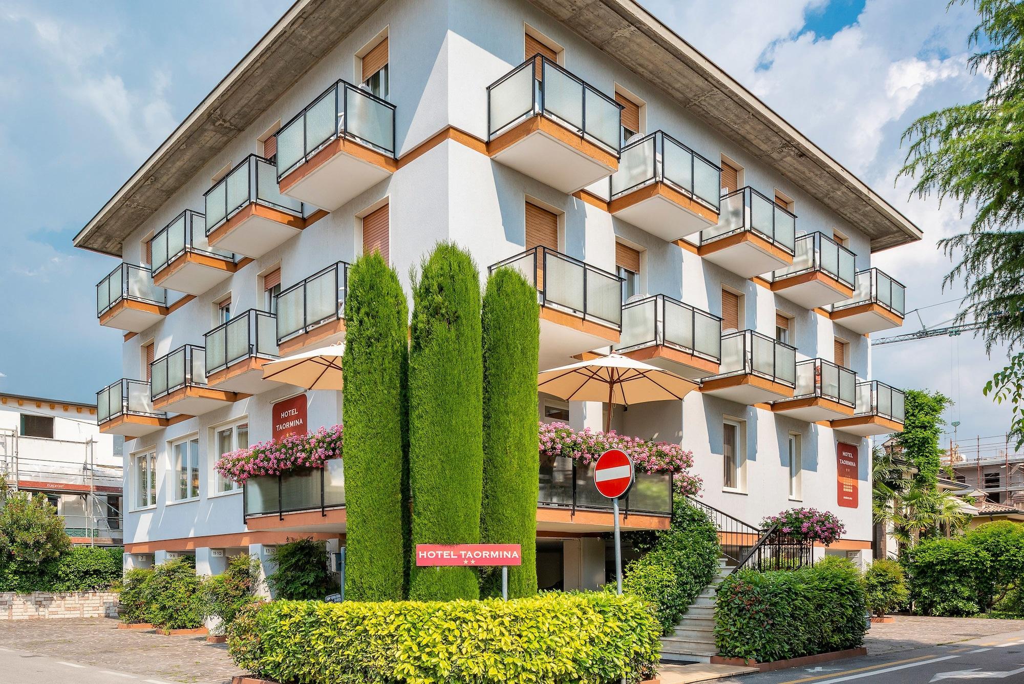Varios Hotel Taormina