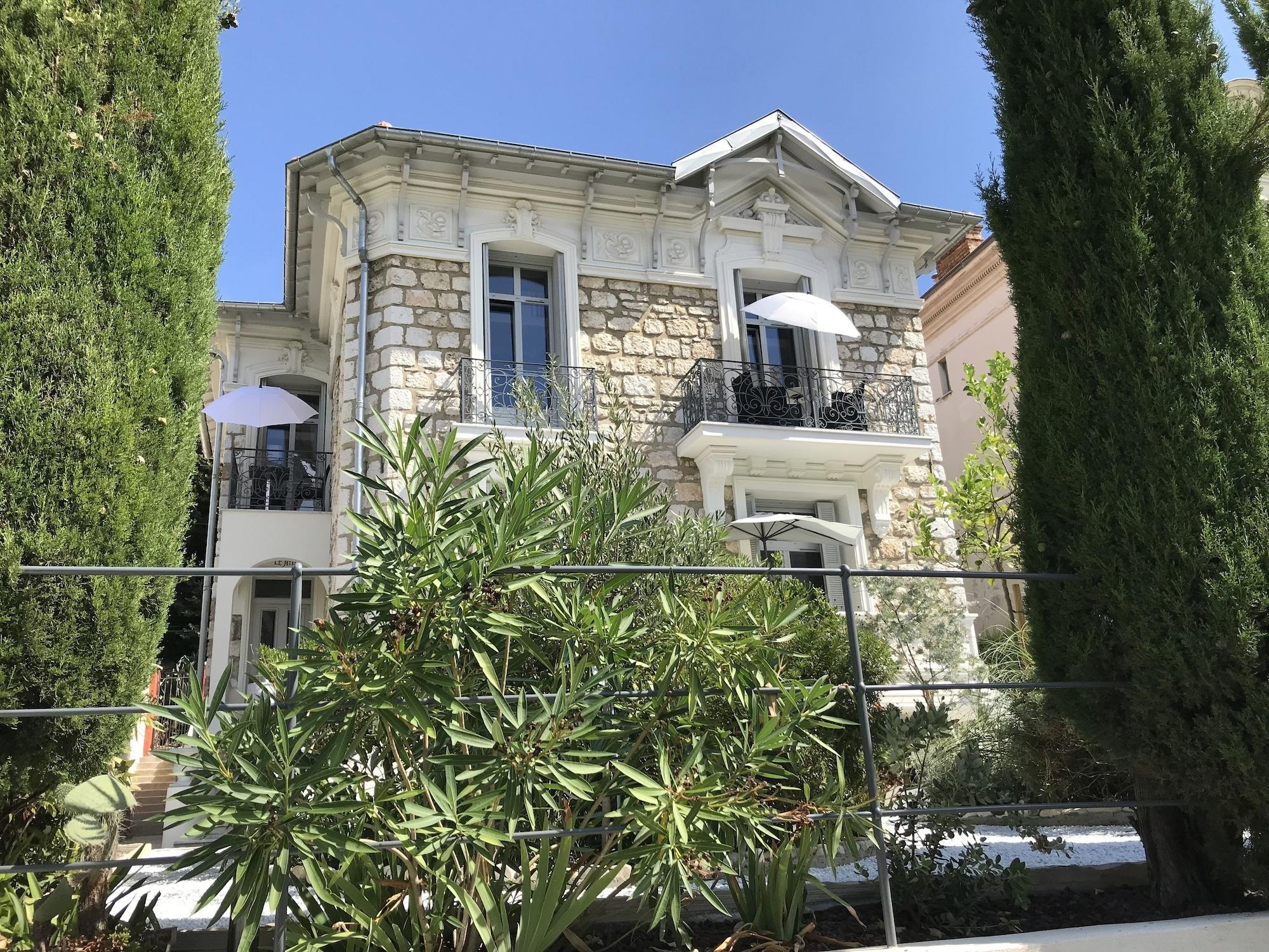 Varios Villa le Nid