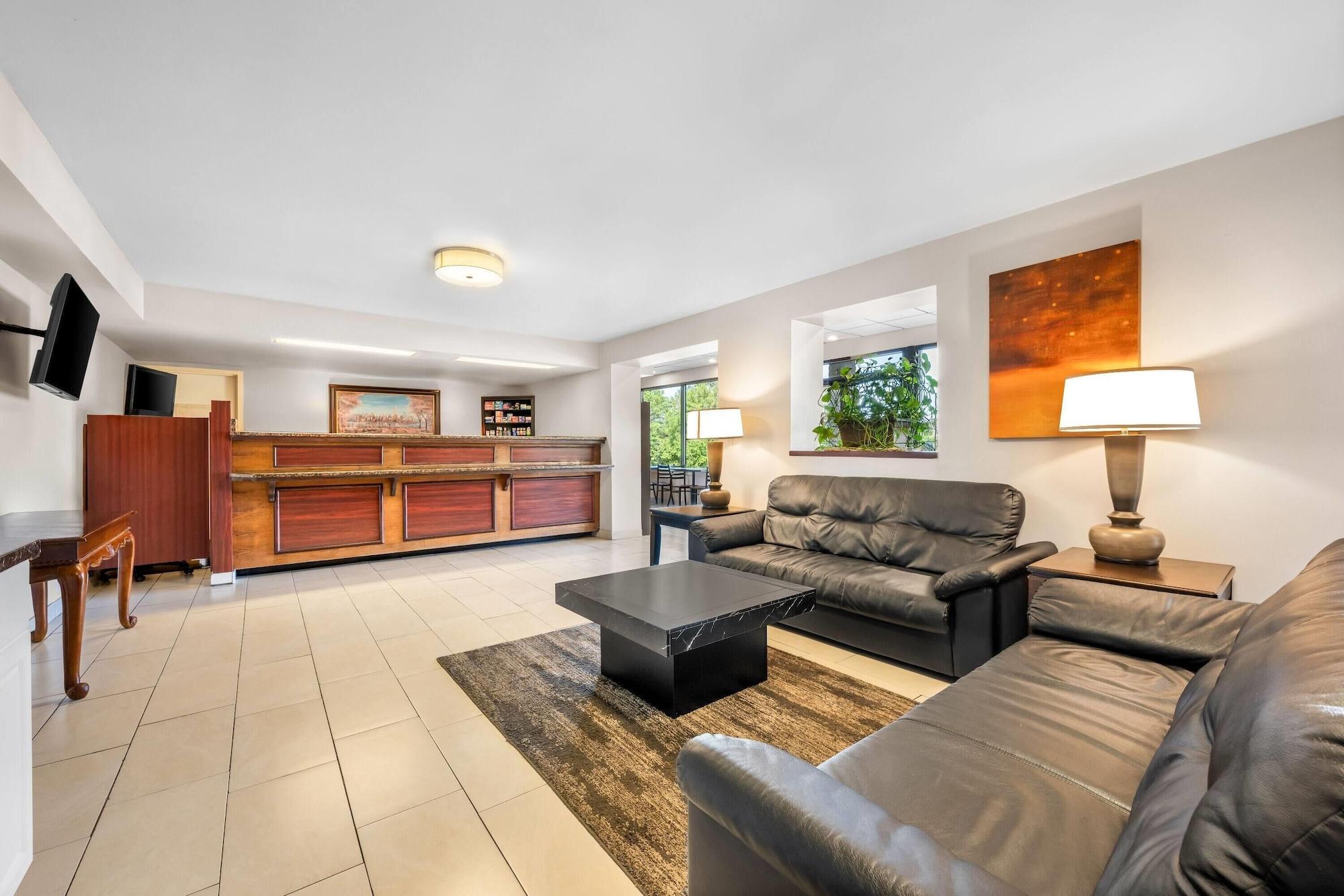 Vista Lobby Days Inn by Wyndham Hoover Birmingham