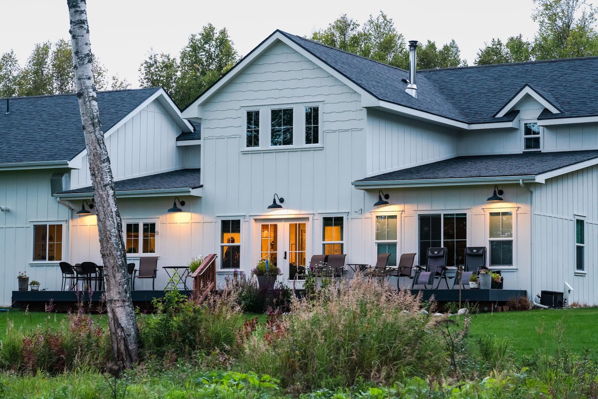 Varios Snowgoose Pond Bed & Breakfast