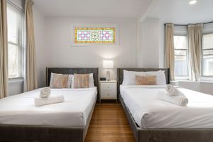 Alquiler Vacacional - Cincy Historic Gem: Sleeps 20 (5Min to Downtown & 40 Min to Ark)