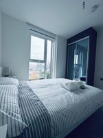 Alquiler Vacacional - Female-Only En-Suite Double Room in Modern Apartment
