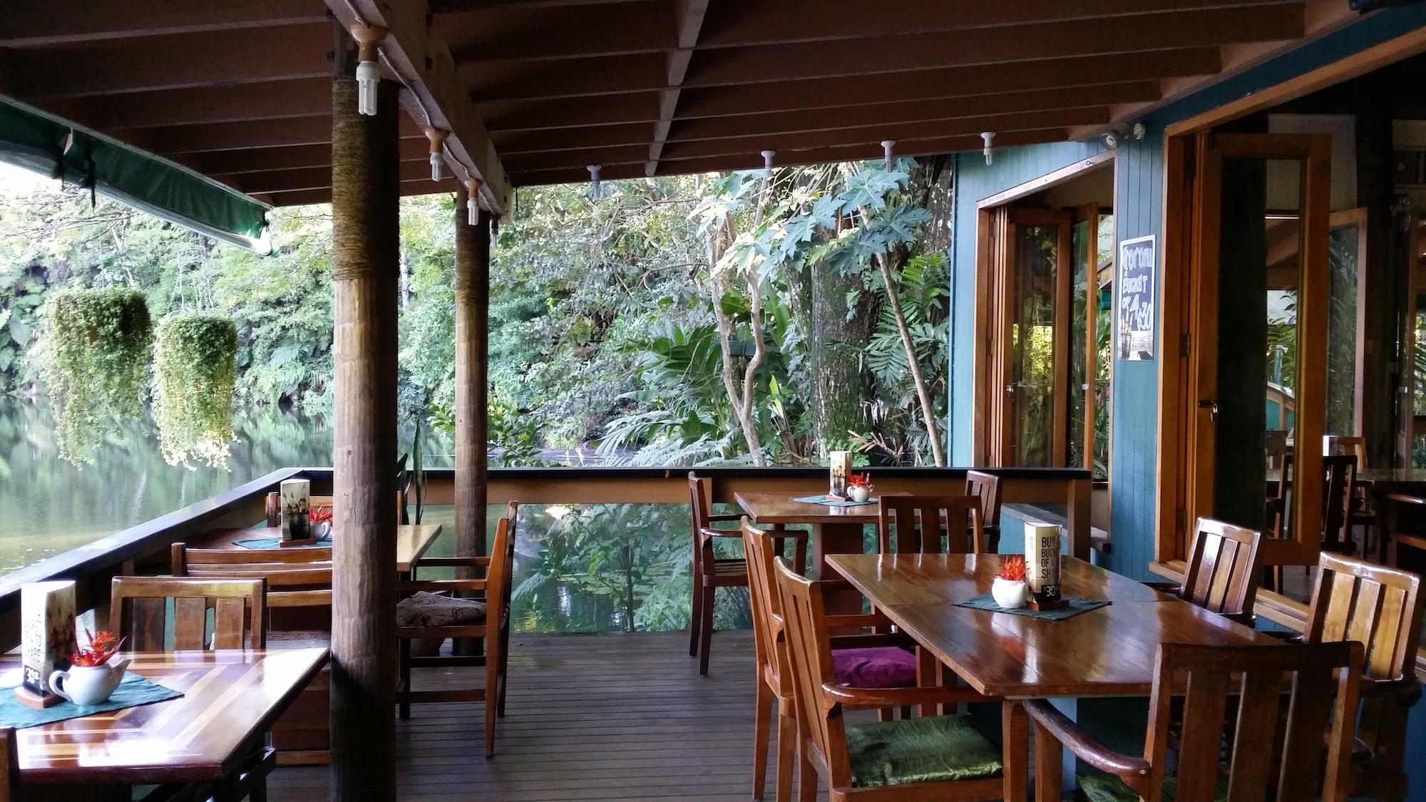 Bar/Salón Rainforest Eco Lodge