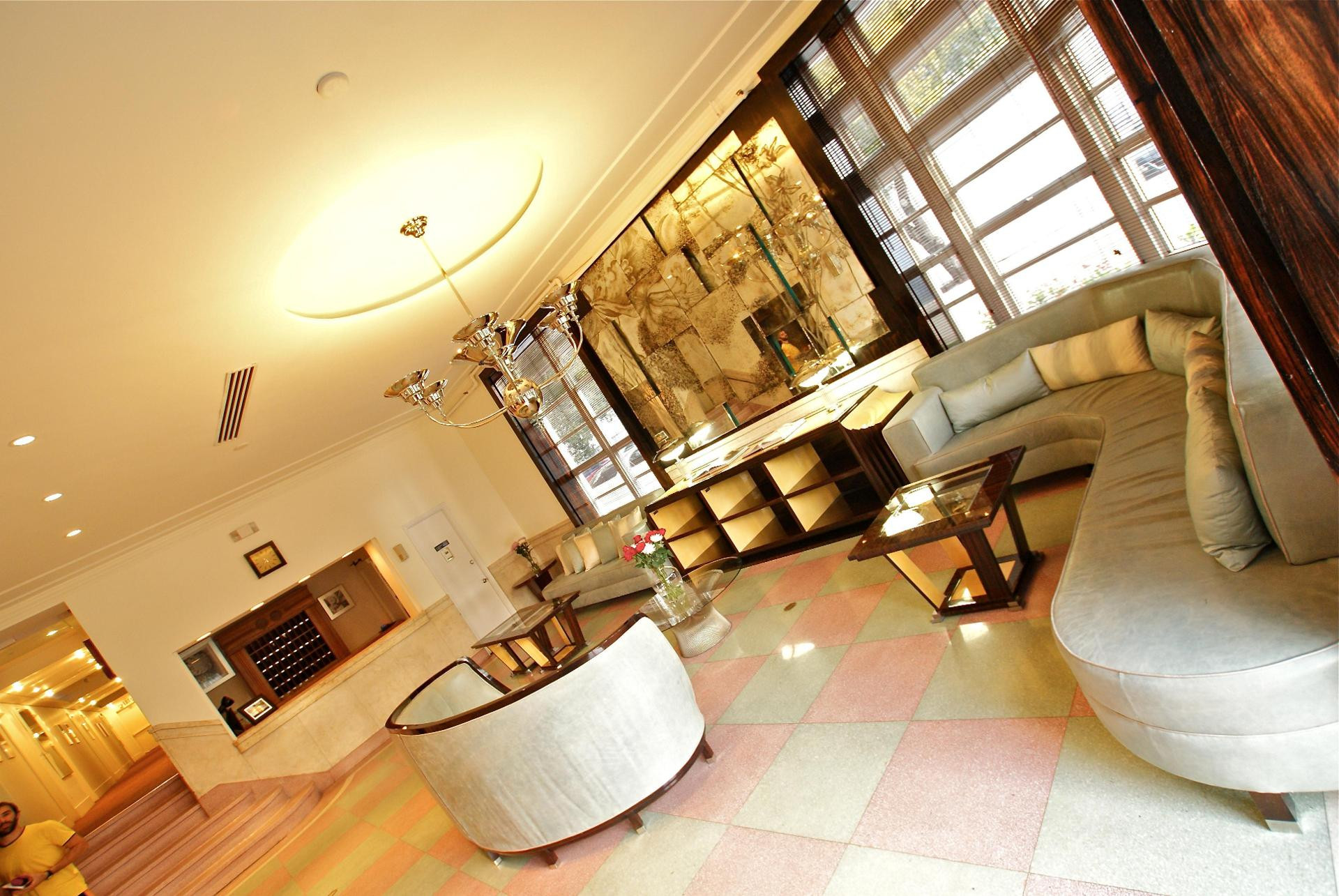 Vista Lobby Greenview Hotel by Lowkl