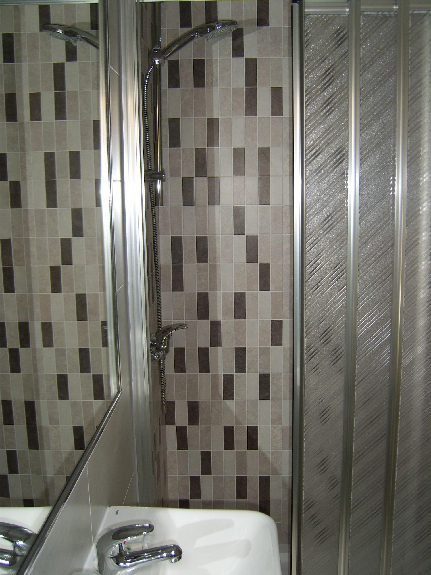 Equipamiento de Habitación Pensión Residencia Tambre