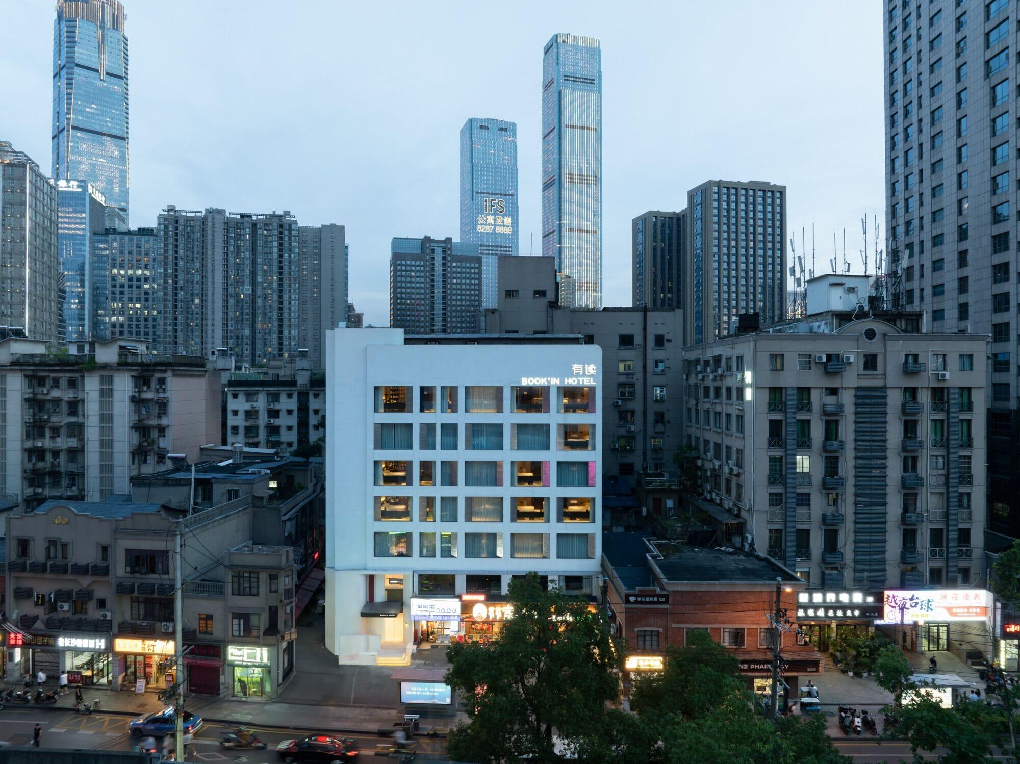 Vista Exterior Book'in Hotel