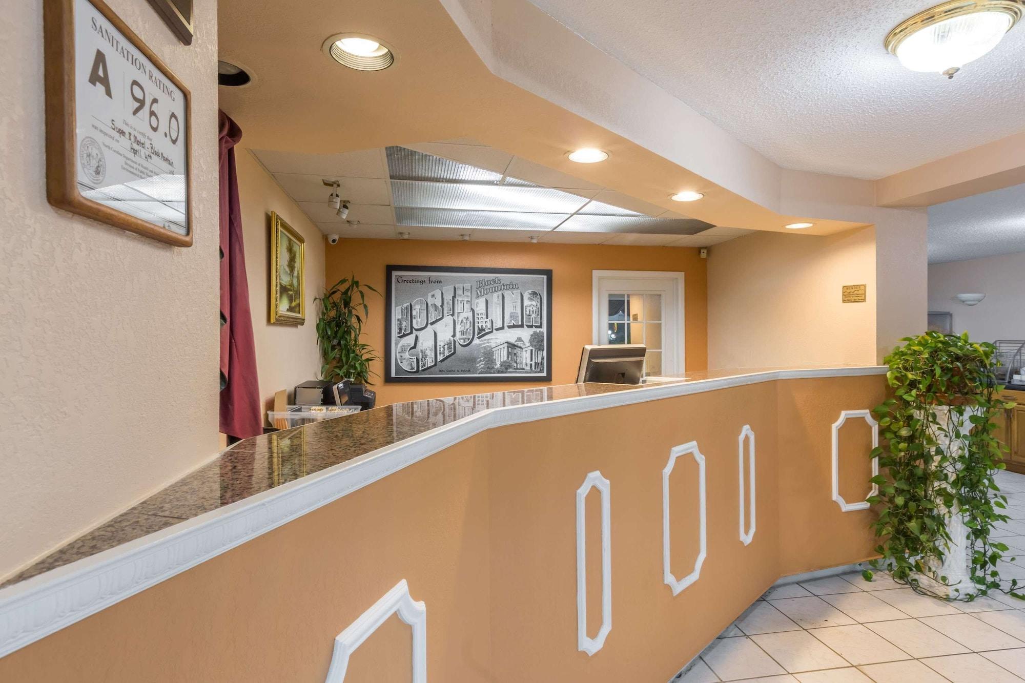 Vista Lobby Super 8 by Wyndham Black Mountain