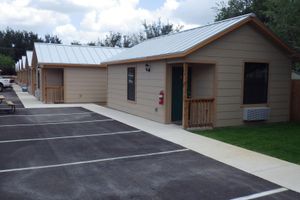 Alojamiento - Brush Country Lodge