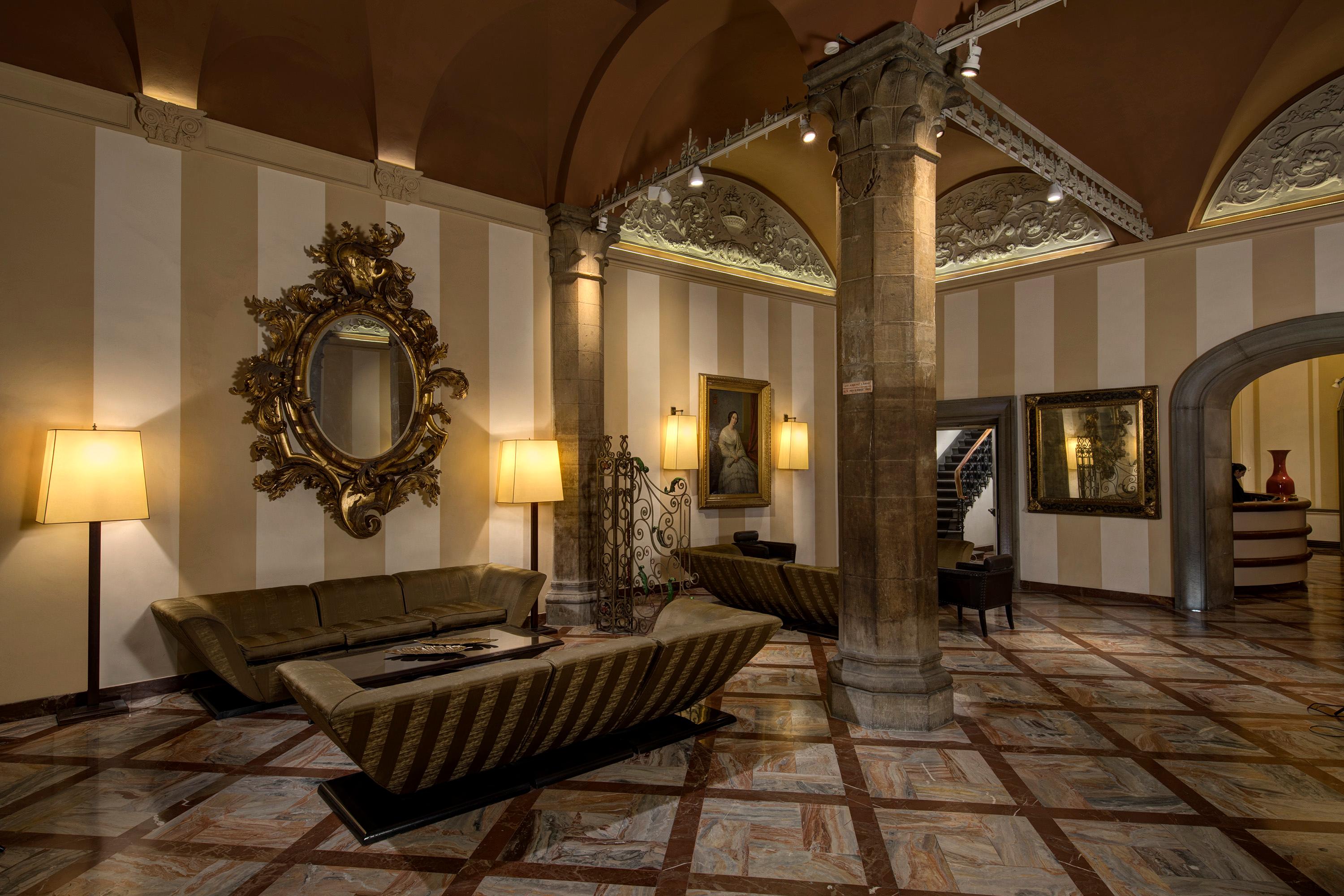 Vista Exterior Grand Hotel Cavour