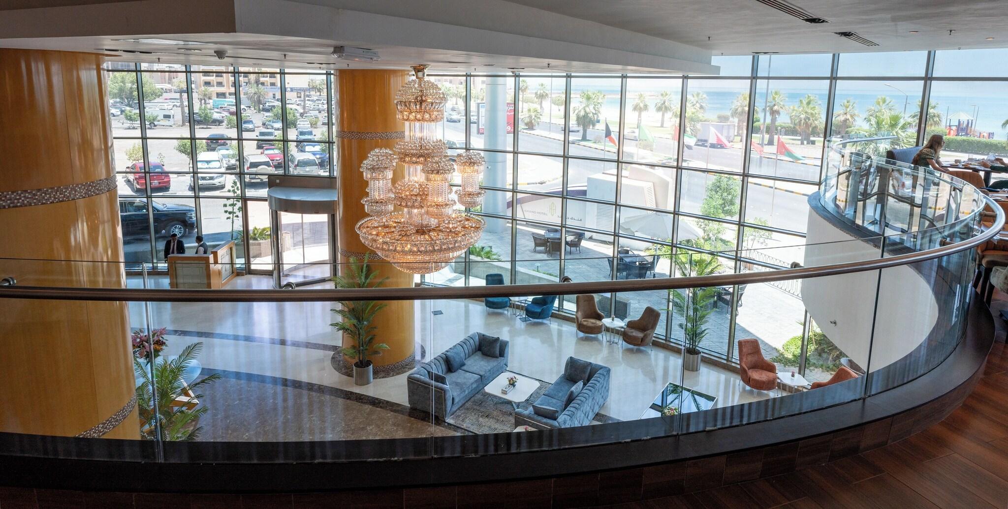 Vista Lobby Grand Hotel