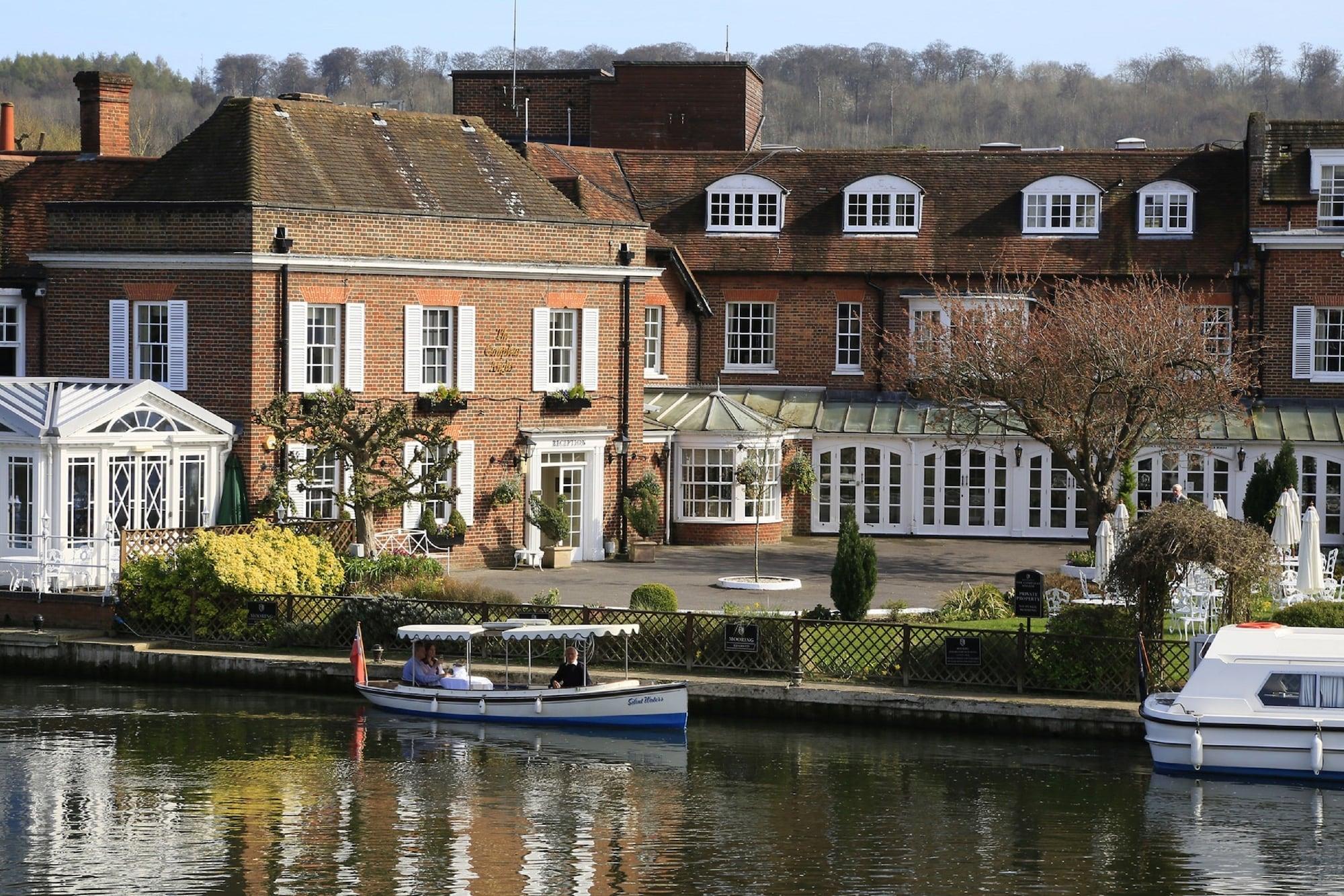 Vista Exterior Macdonald Compleat Angler
