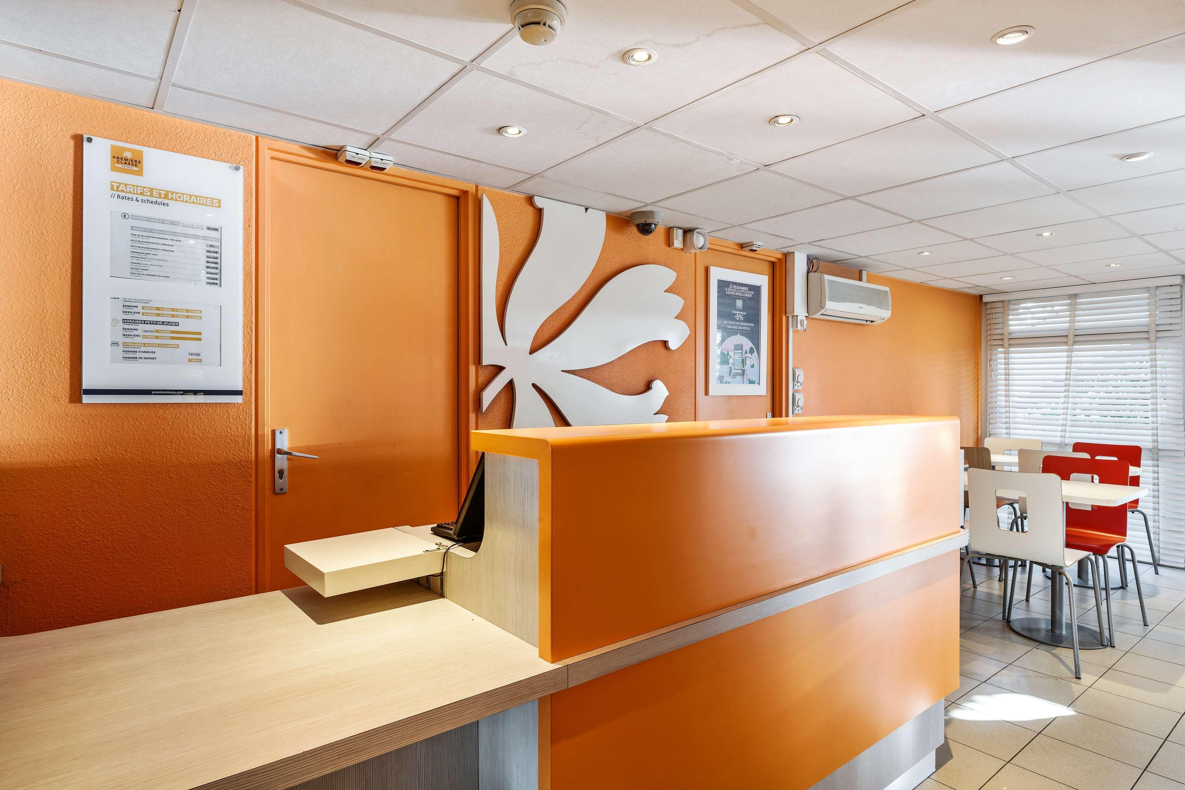 Vista Lobby Premiere Classe Avallon
