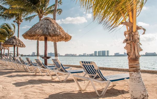 WIVC Coral Mar Resort- Amazing Hotel Zone & Lagoon Views, Enjoy the Tropical Breeze - Hoteles cerca de Playa Marlín en Cancún