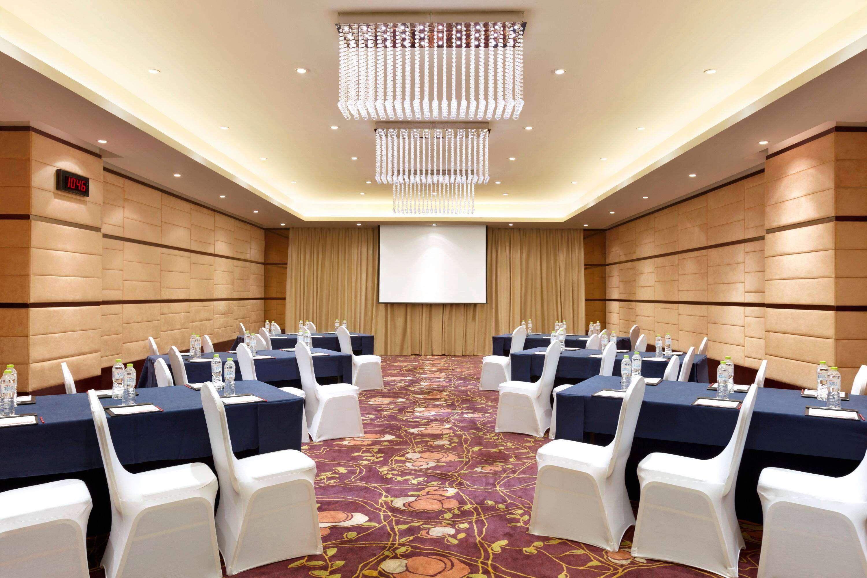 Centro de Negocios Ramada Plaza Lianyungang