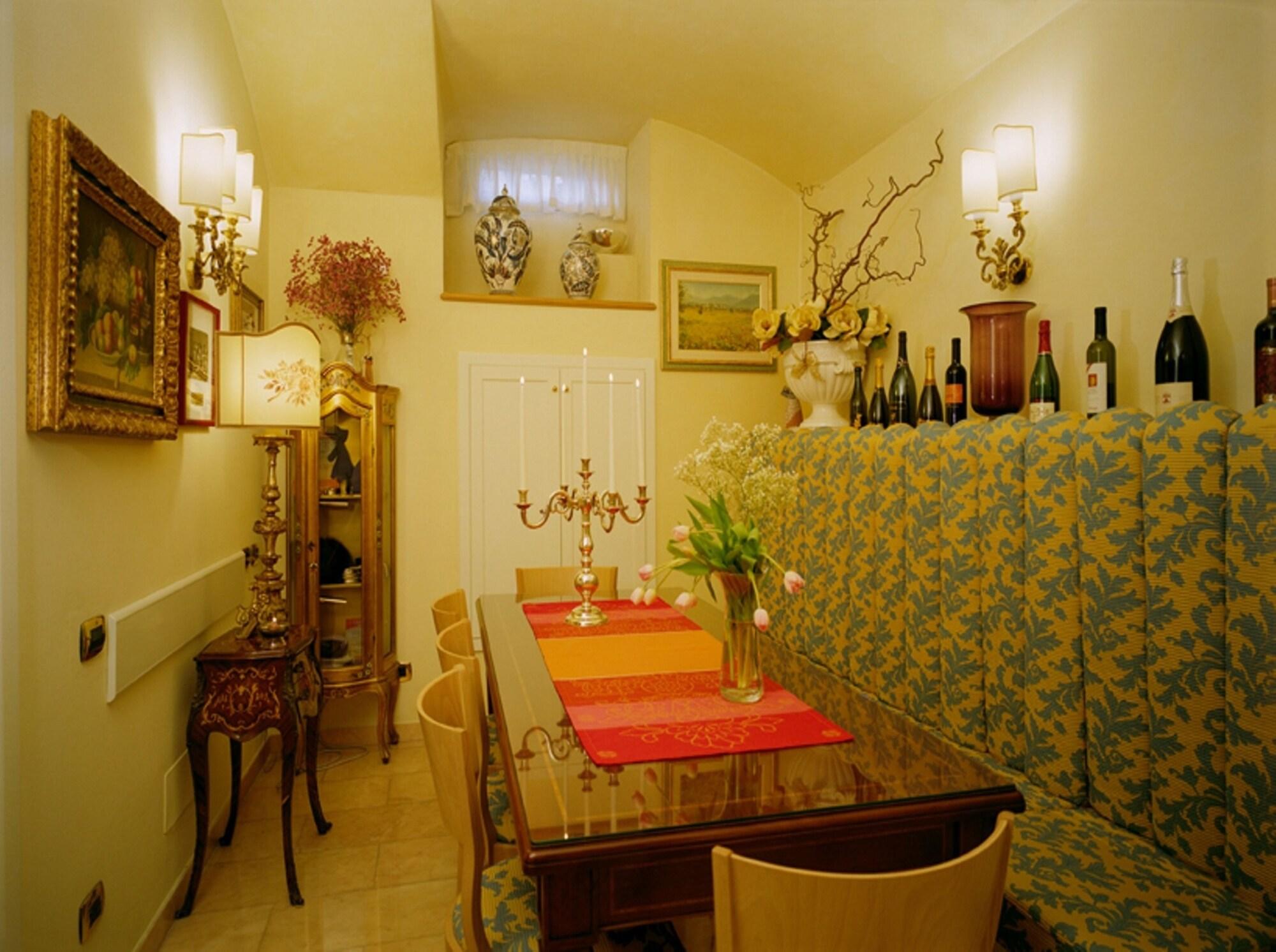 Bar/Salón Boutique Hotel Dieci