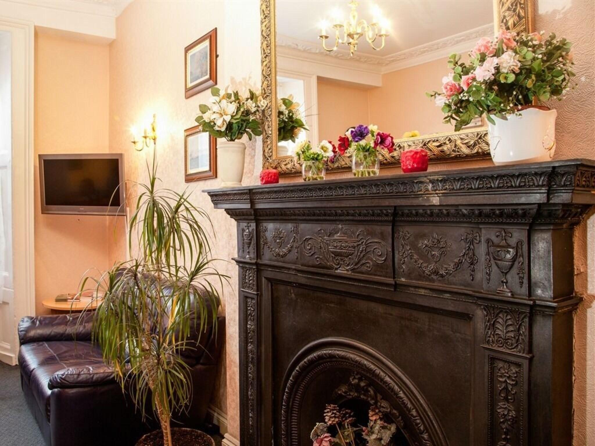 Vista Lobby Normandie Hotel