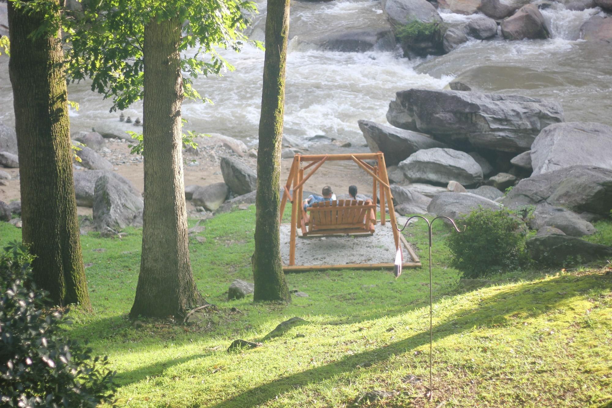 Comodidades del Alojamiento Evening Shade River Lodge and Cabins