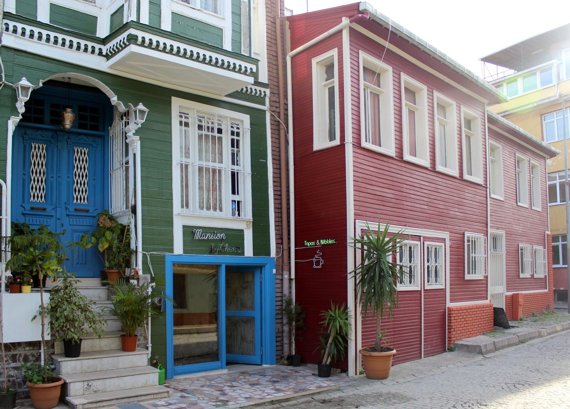 Vista Exterior Mansion by Cheers