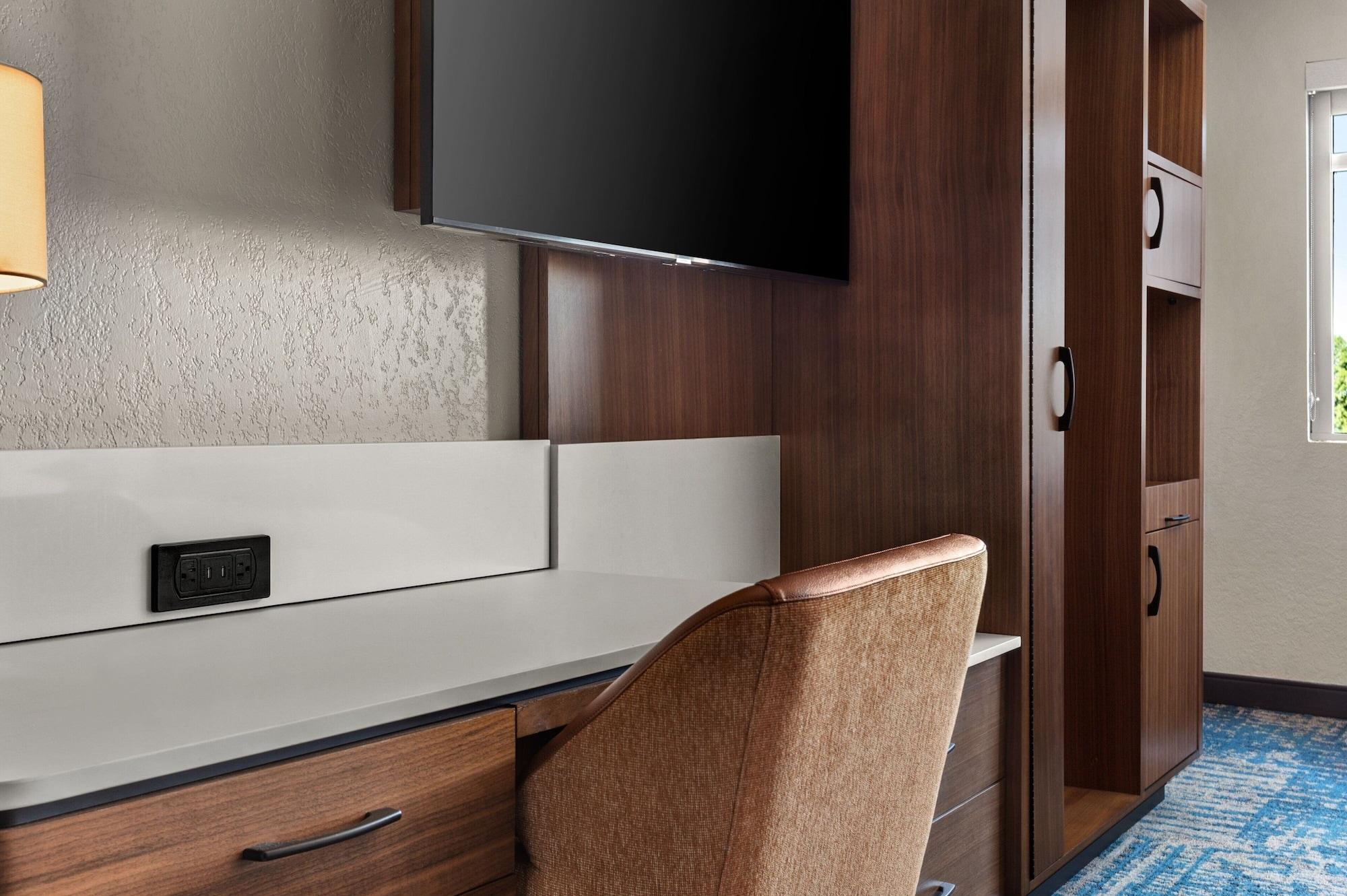 Habitación Delta Hotels by Marriott Midwest City at the Reed Conference Center