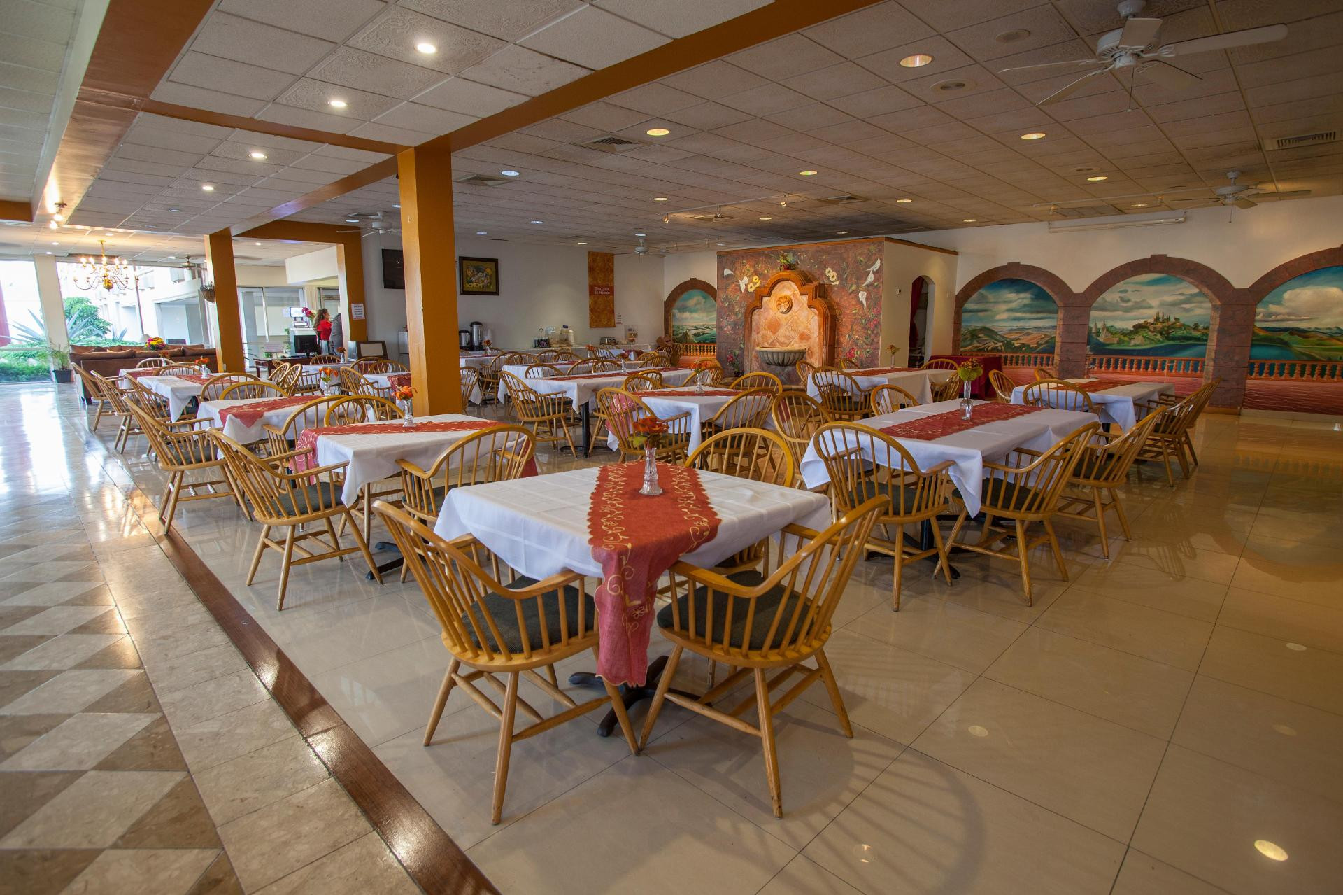 Restaurant Clarion Inn near McAllen Airport