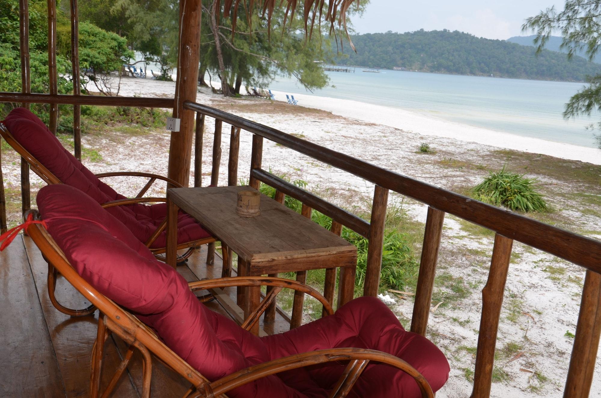 Vista Lobby Tree Bar Hostel