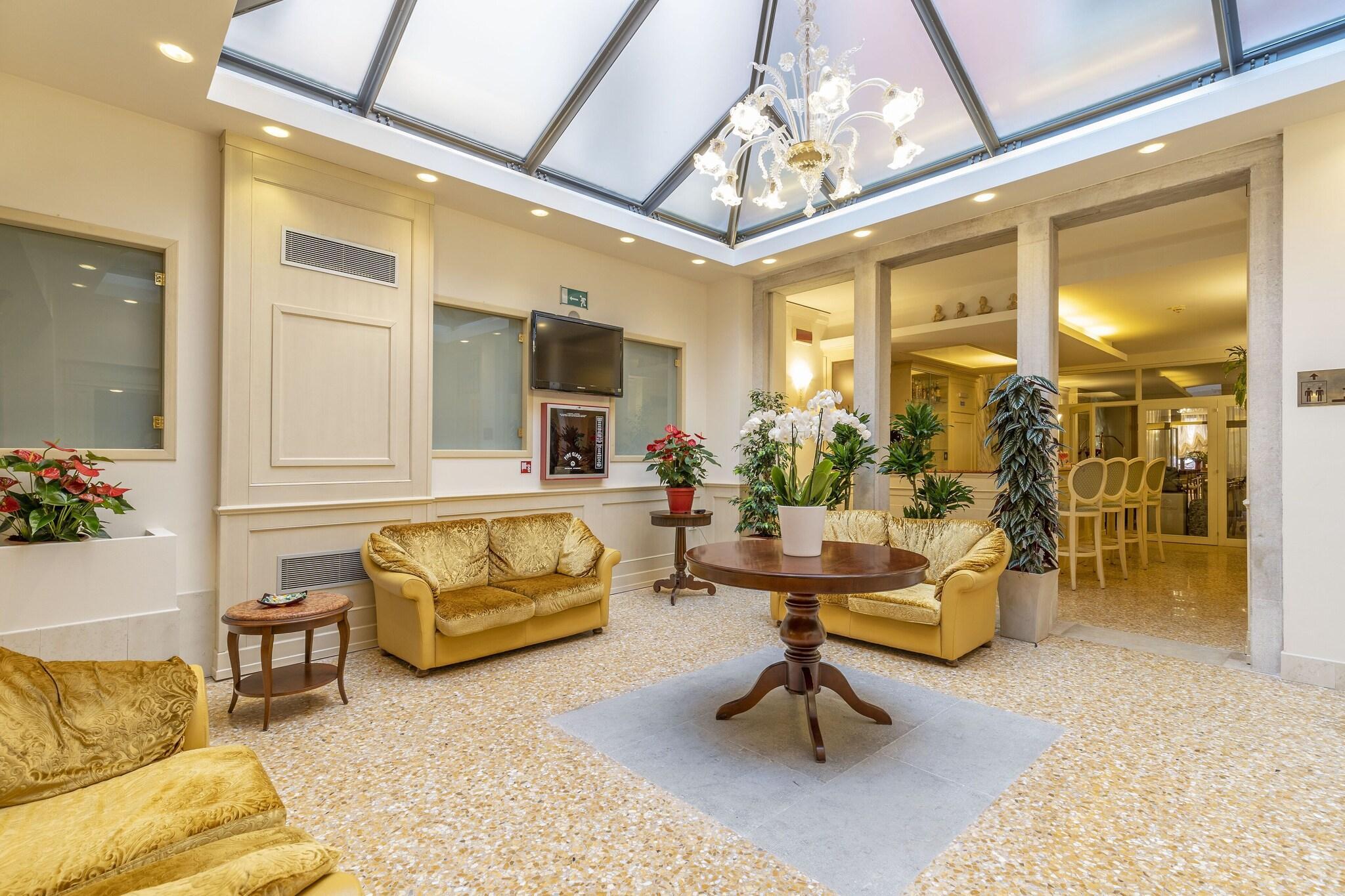 Vista Lobby Hotel Bella Venezia