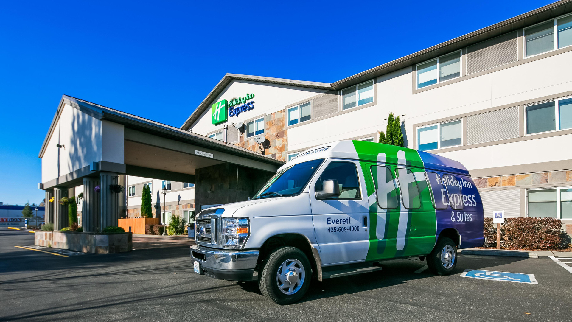 Vista Lobby Holiday Inn Express & Suites Everett by IHG