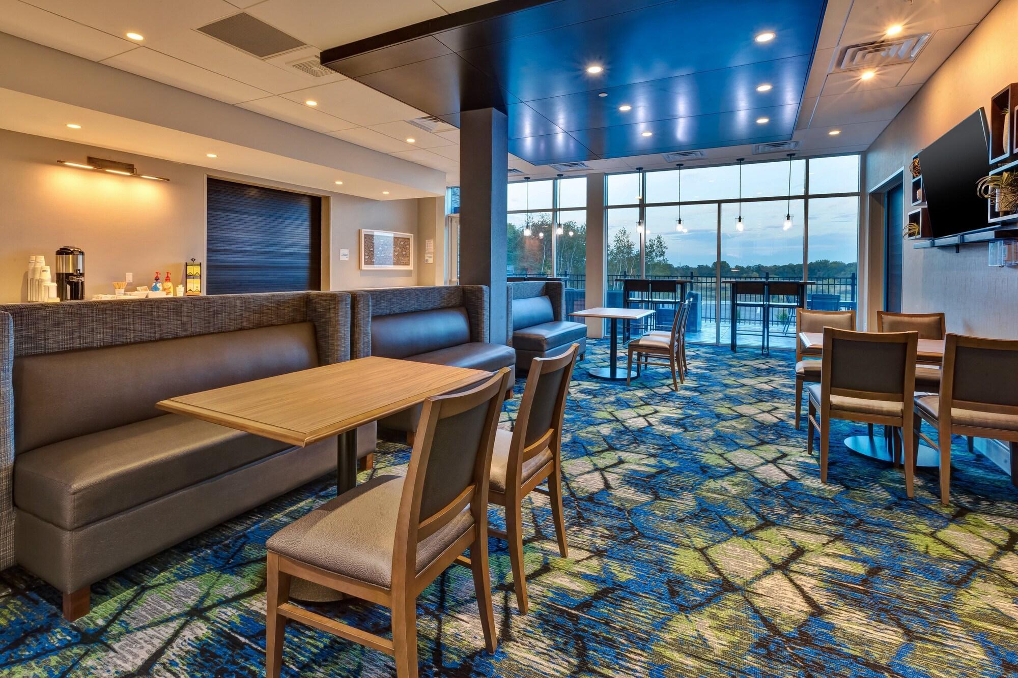 Restaurant Holiday Inn Express & Suites Cedar Springs – Grand Rapids N by IHG