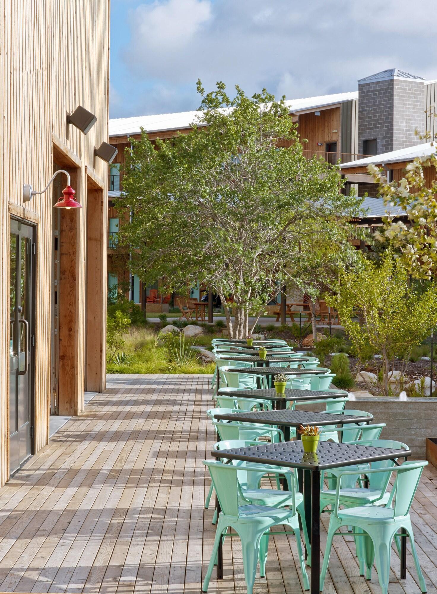 Restaurant Lone Star Court, by Valencia Hotel Collection