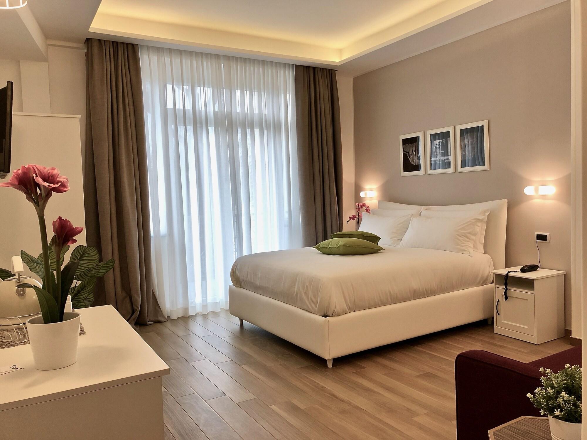 Varios Residenza Madonna