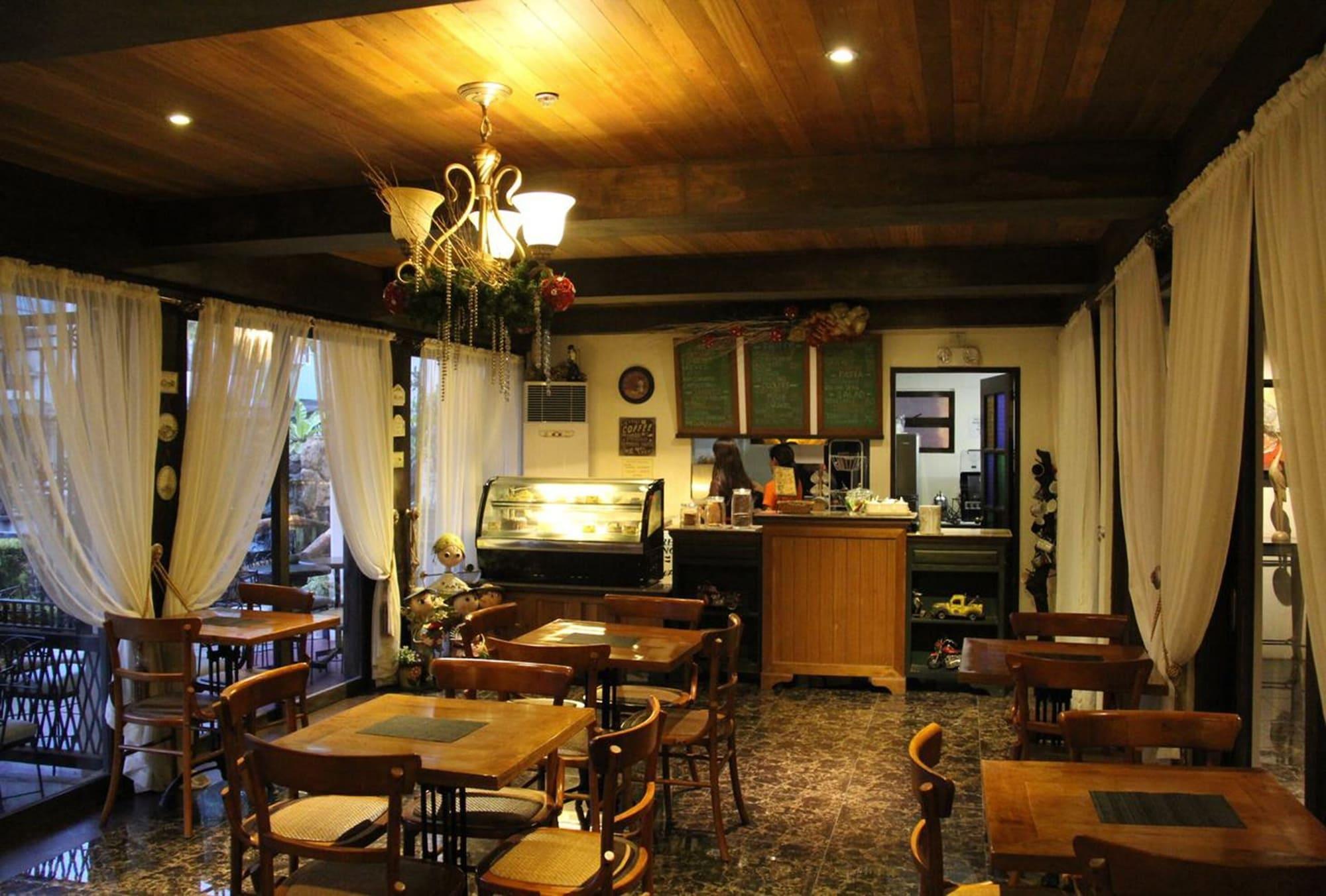Bar/Salón Rosvenil Hotel