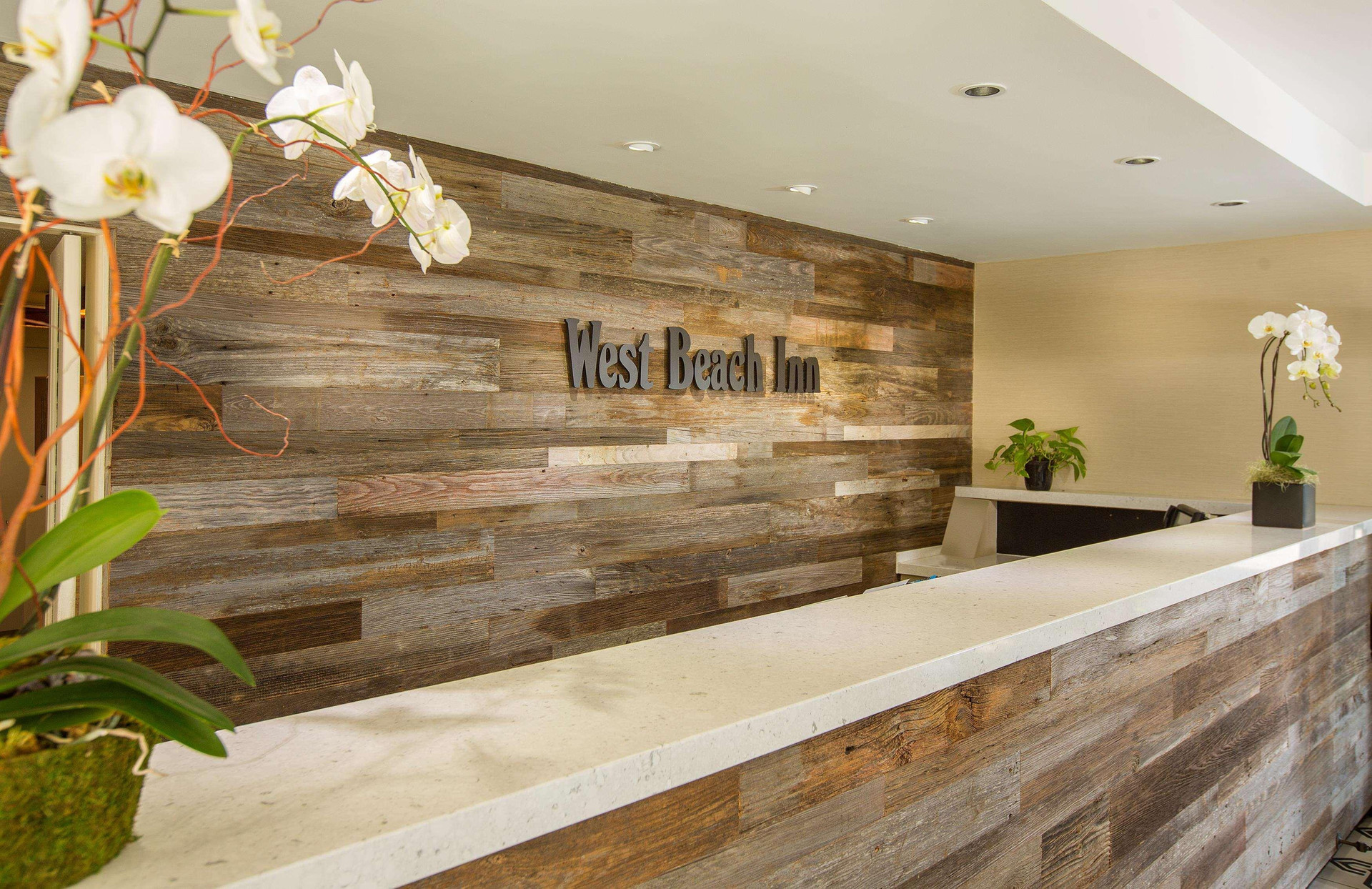 Vista Lobby West Beach Inn, a Coast Hotel