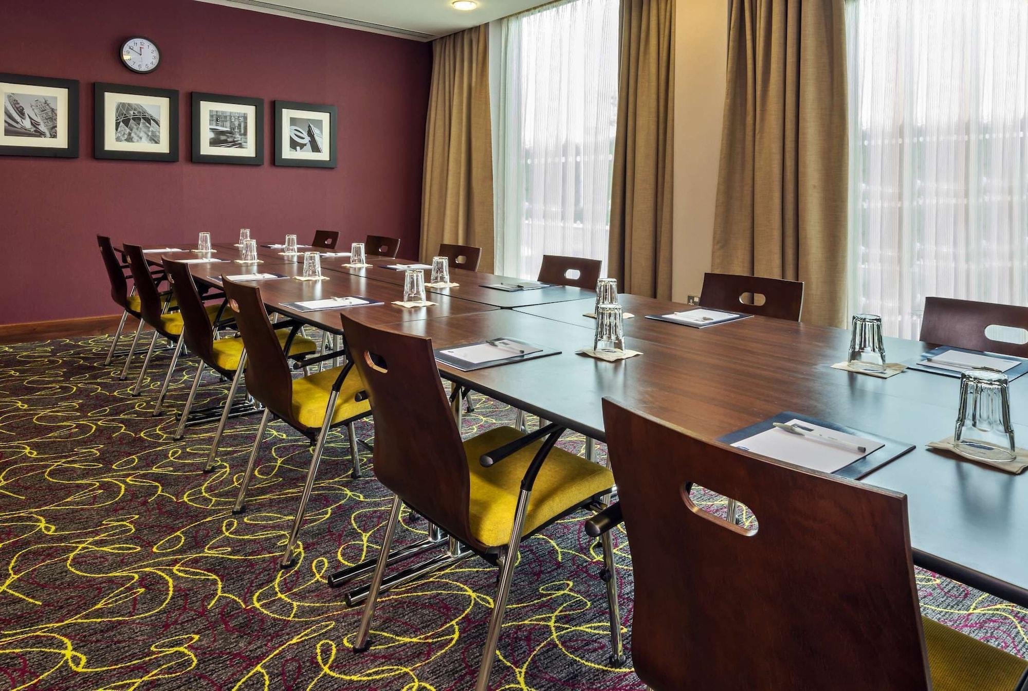 Sala de Reuniones Hampton by Hilton London Luton Airport