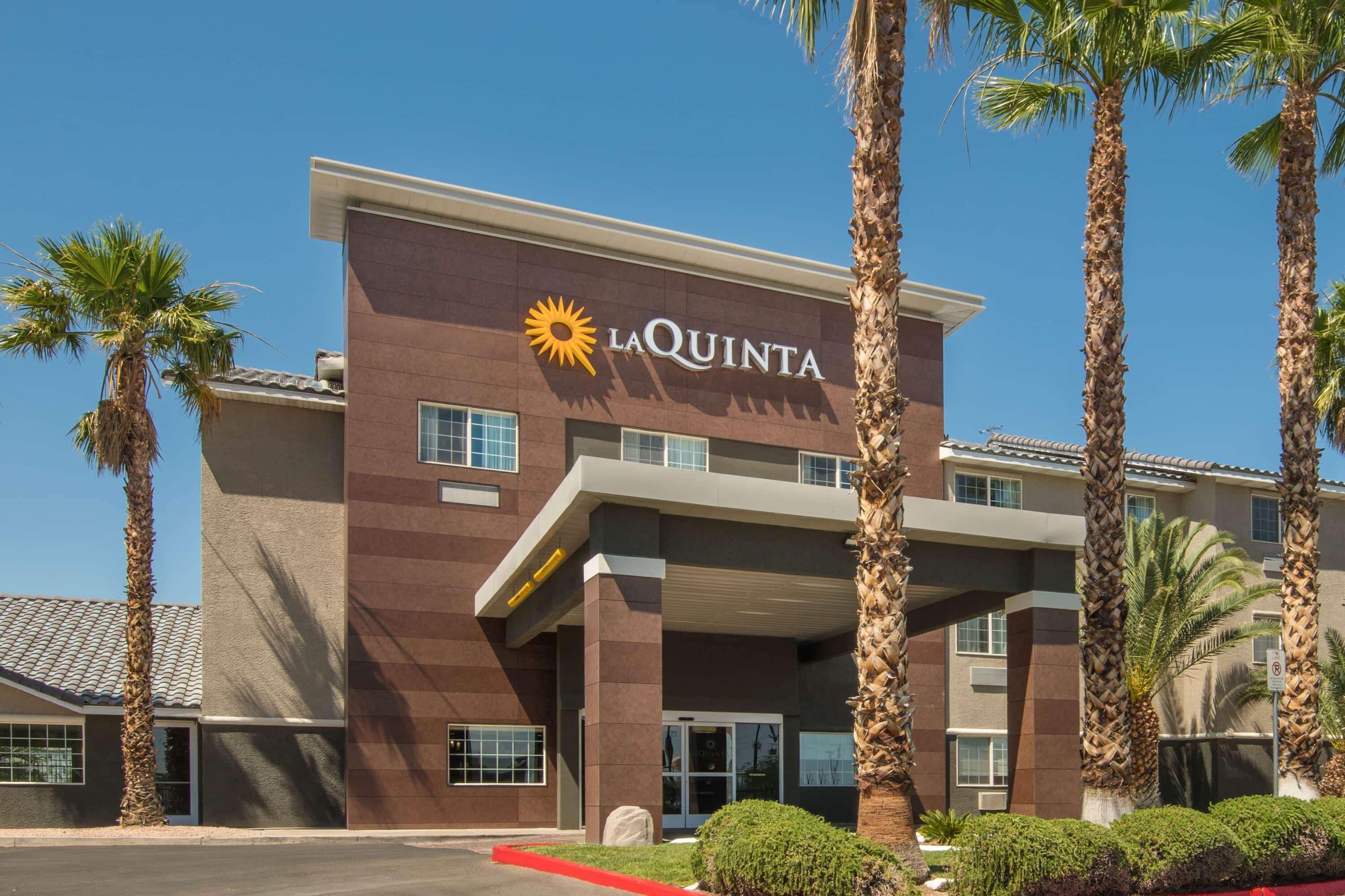 Vista Exterior La Quinta Inn & Suites by Wyndham Las Vegas Nellis