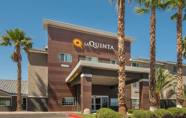 La Quinta Inn & Suites by Wyndham Las Vegas Nellis - Hoteles con desayuno en Las Vegas, Nevada
