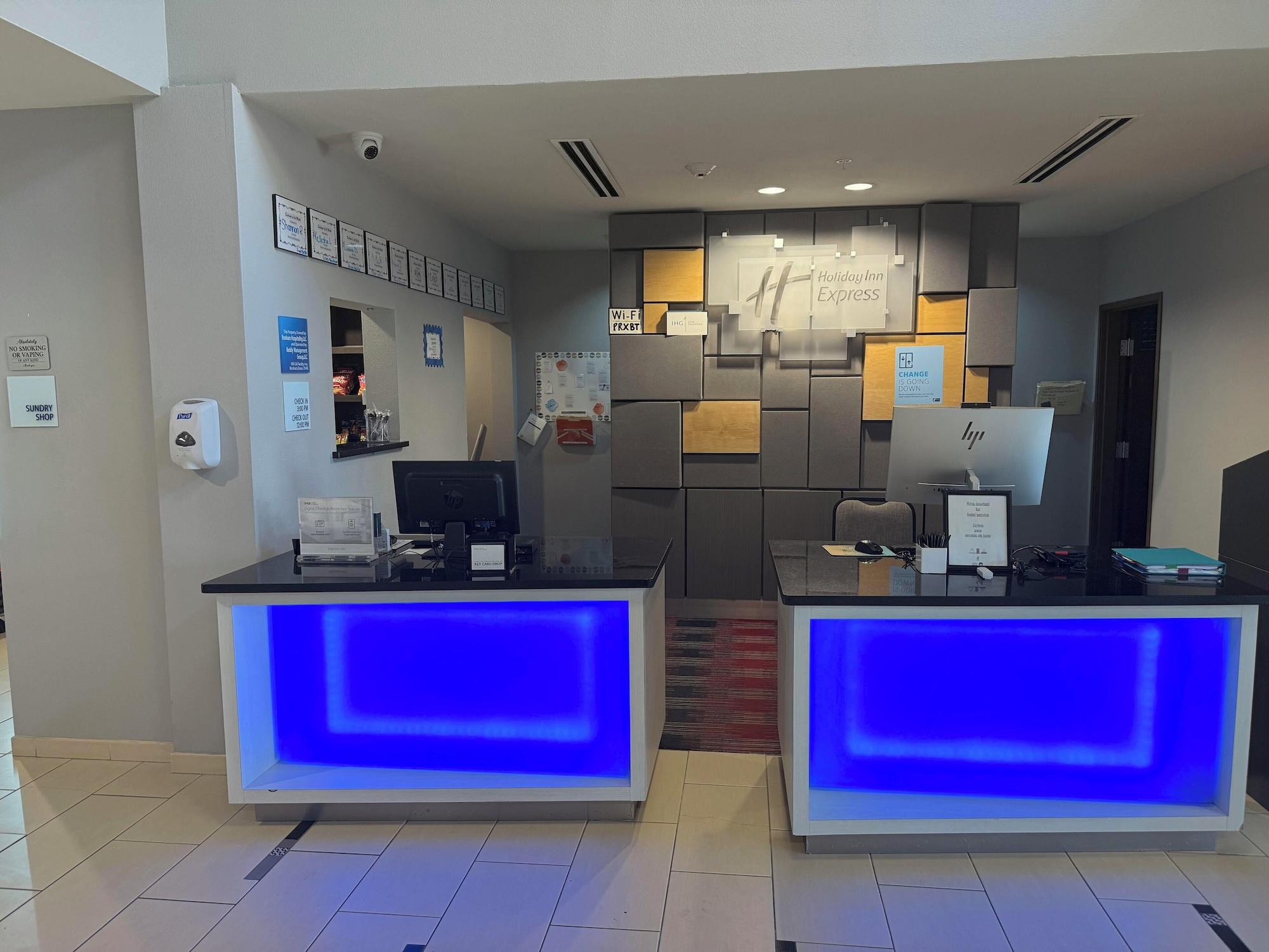 Vista Lobby Holiday Inn Express & Suites Bonham by IHG