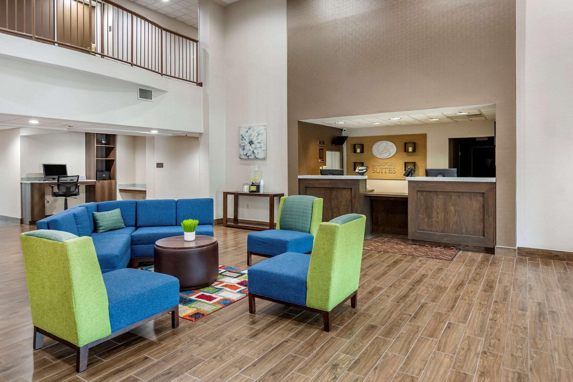 Vista Lobby Comfort Suites South Park