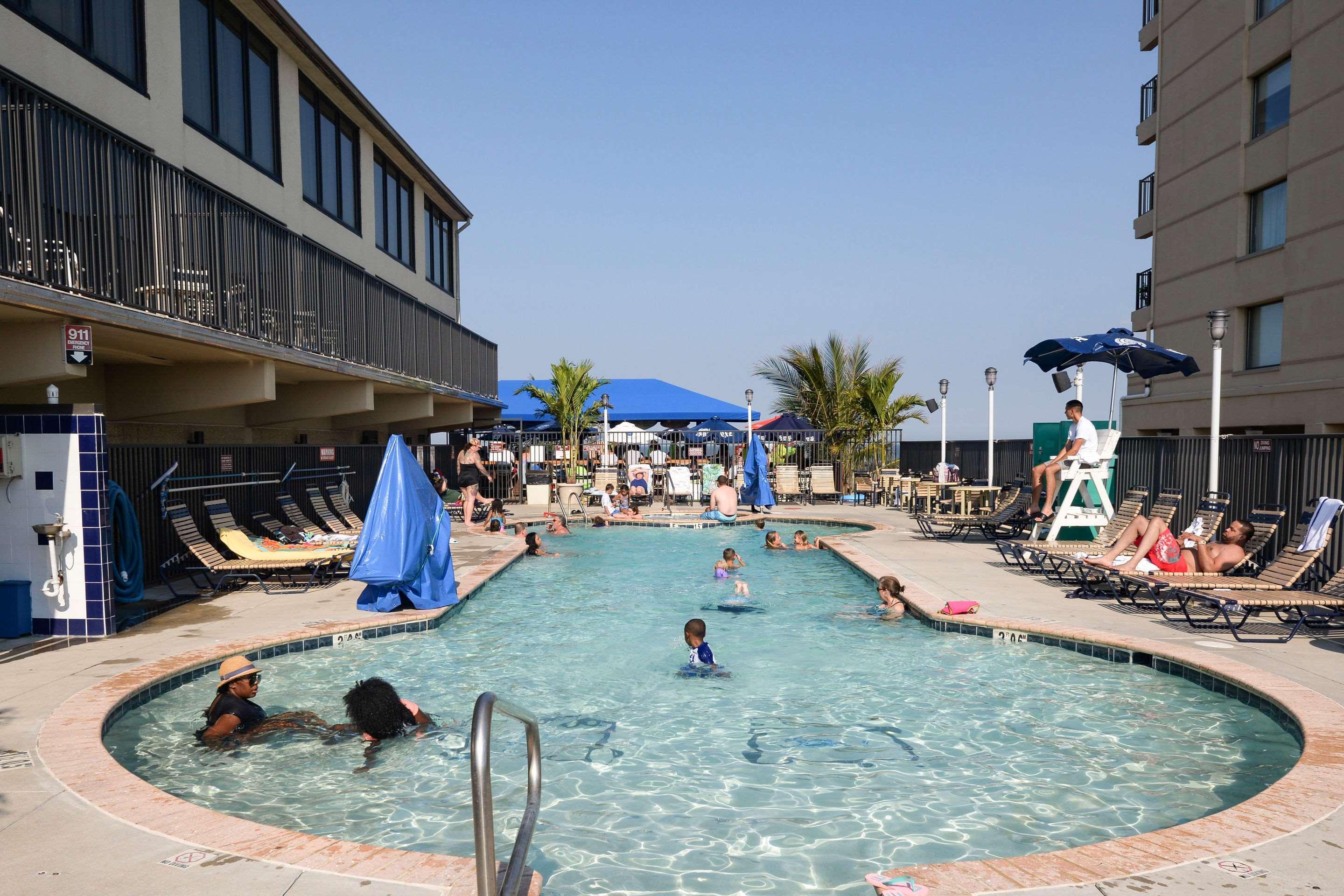 Vista Piscina Ashore Resort & Beach Club
