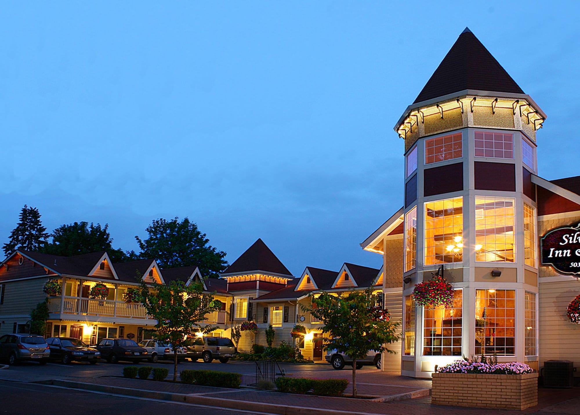 Varios Silverton Inn & Suites