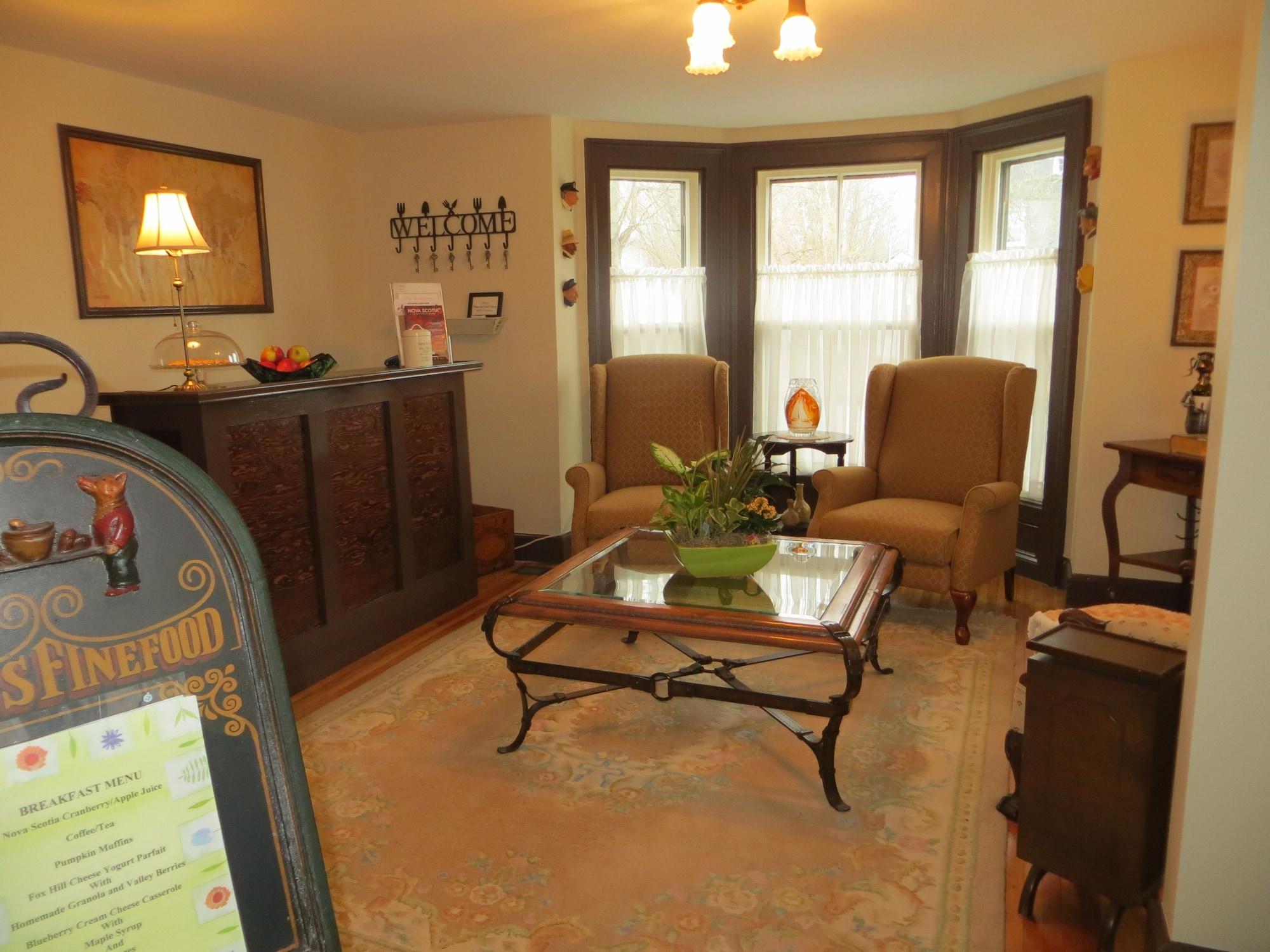 Vista Lobby Farmhouse Inn B&B