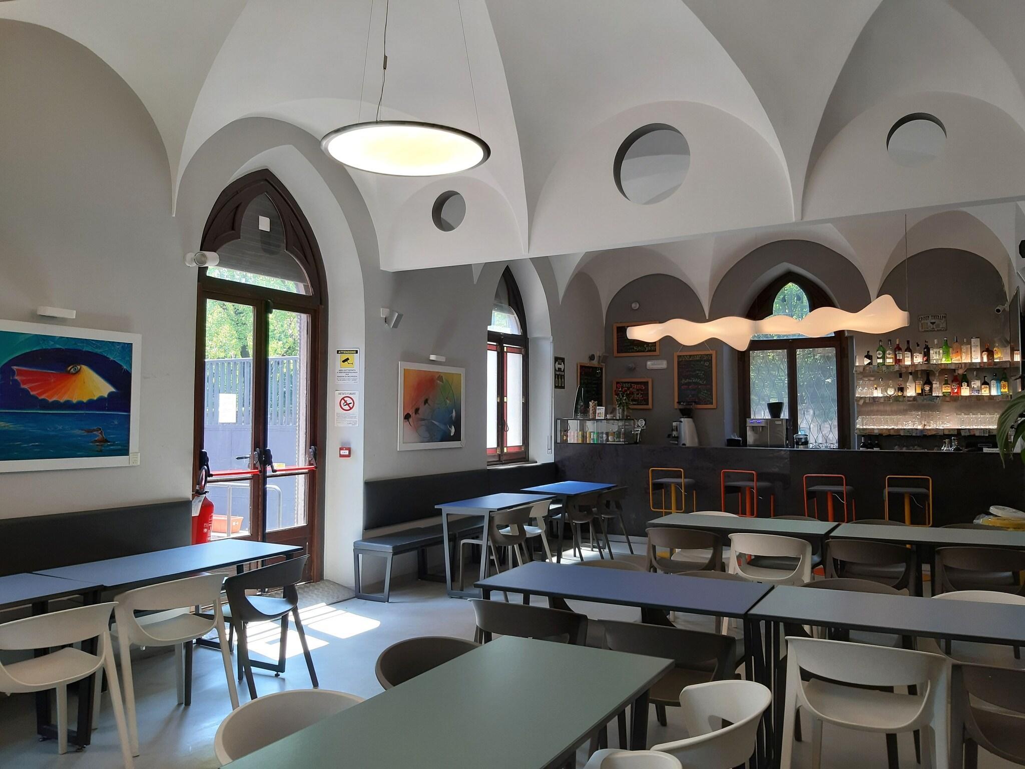 Bar/Salón Babila Hostel & Bar
